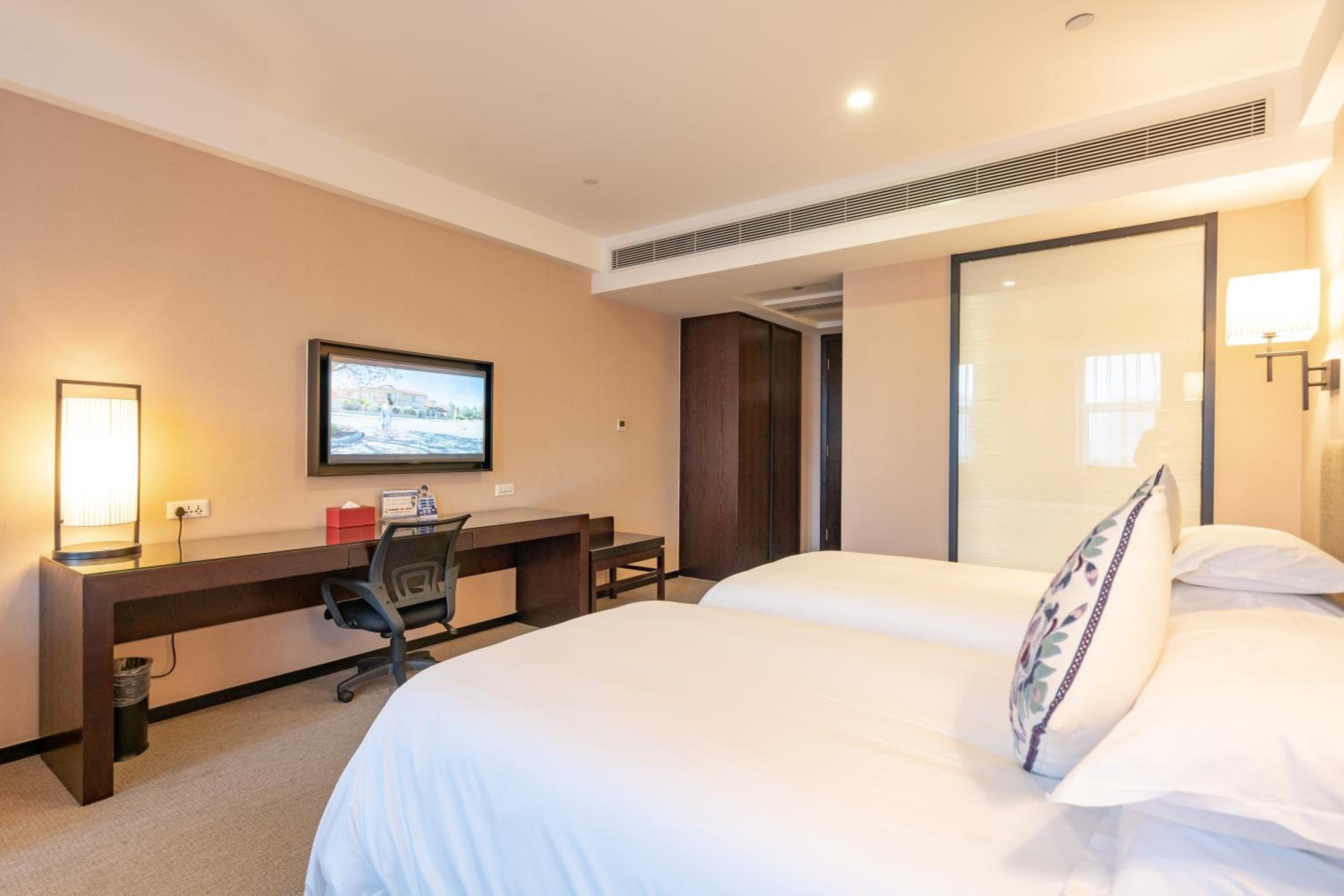 Deluxe Twin Room - Photo 10
