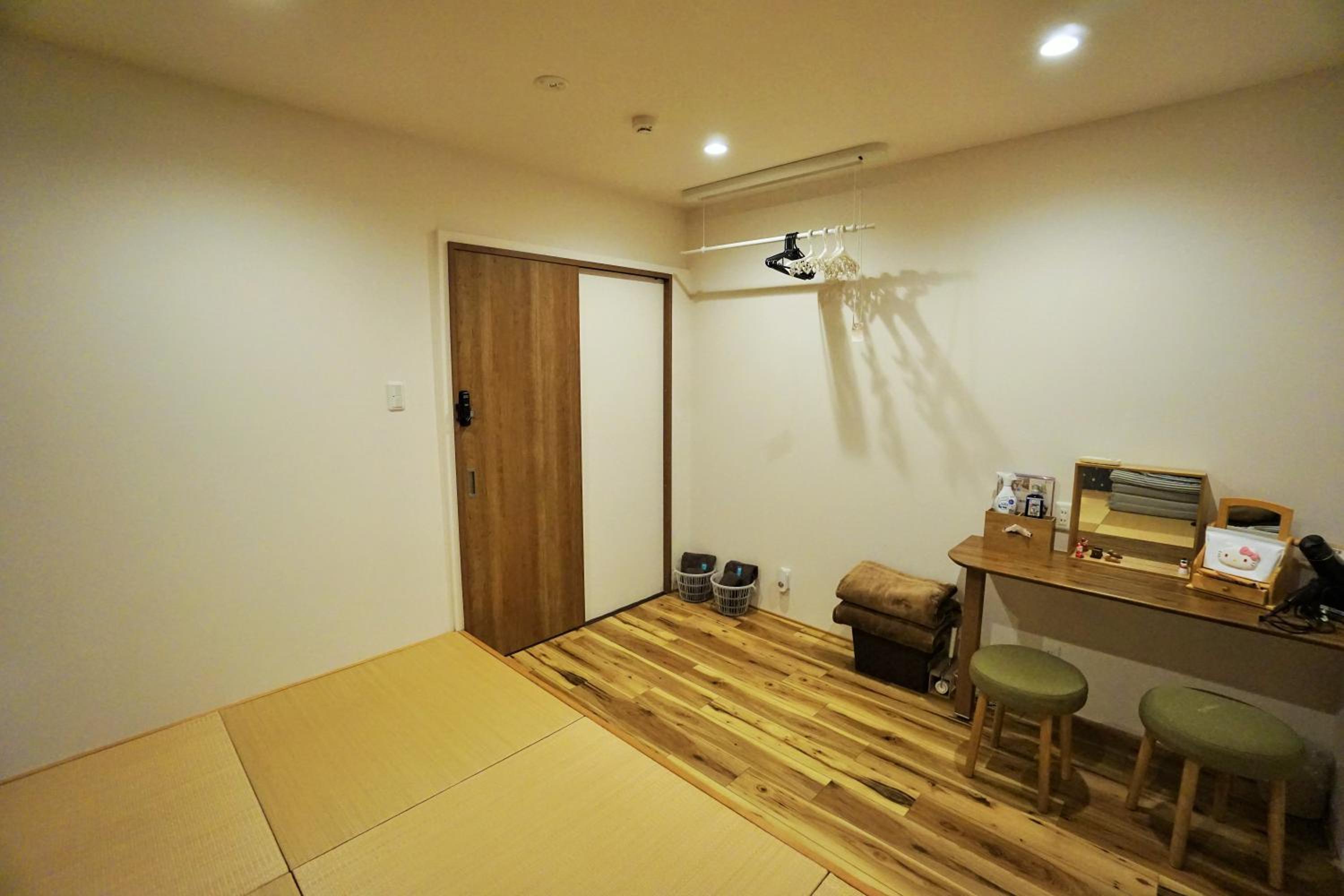 Twin Room with Futon Mat and Shared Bathroom photo 2