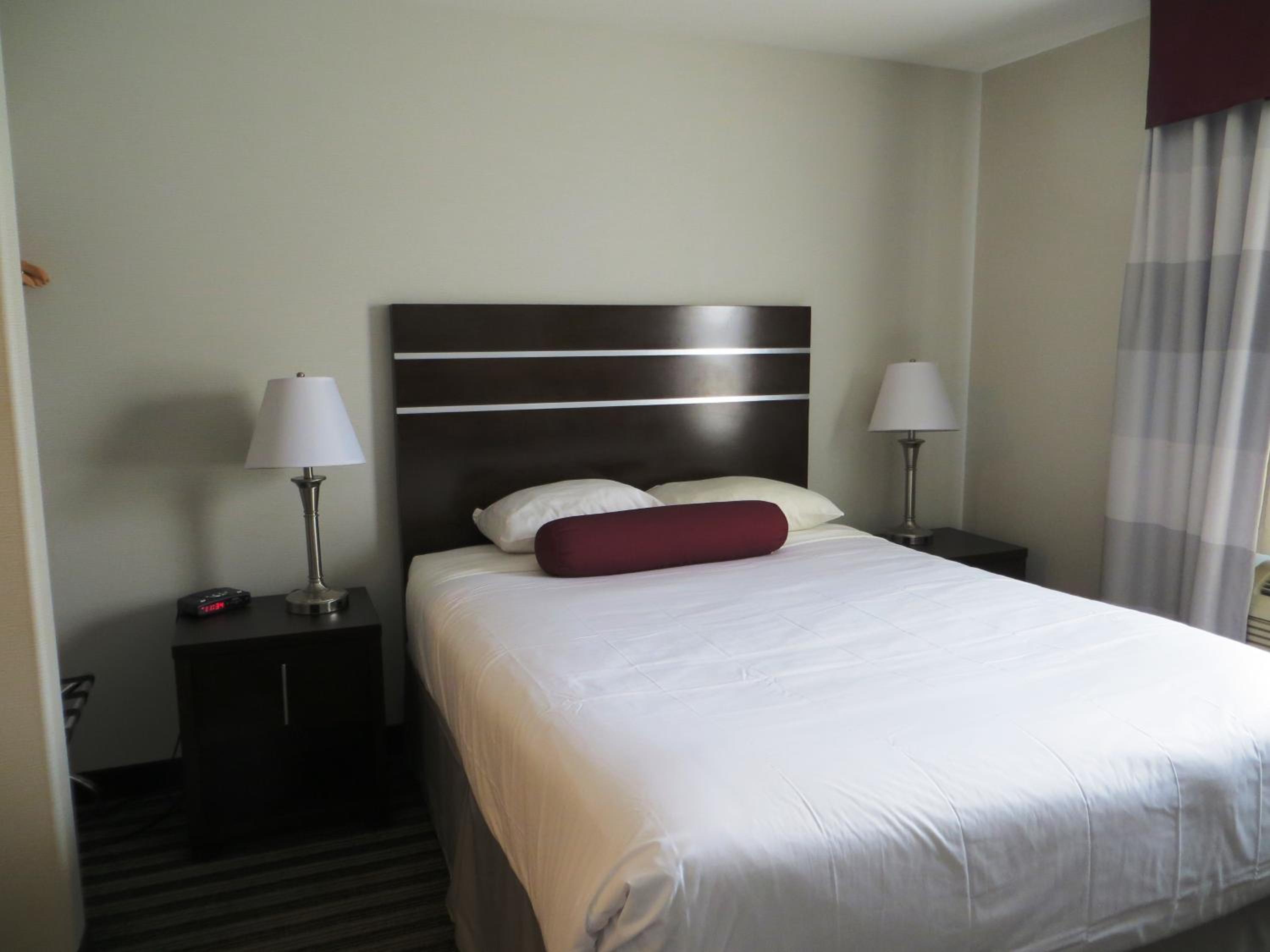 Queen Room - Non-Smoking - Photo 5