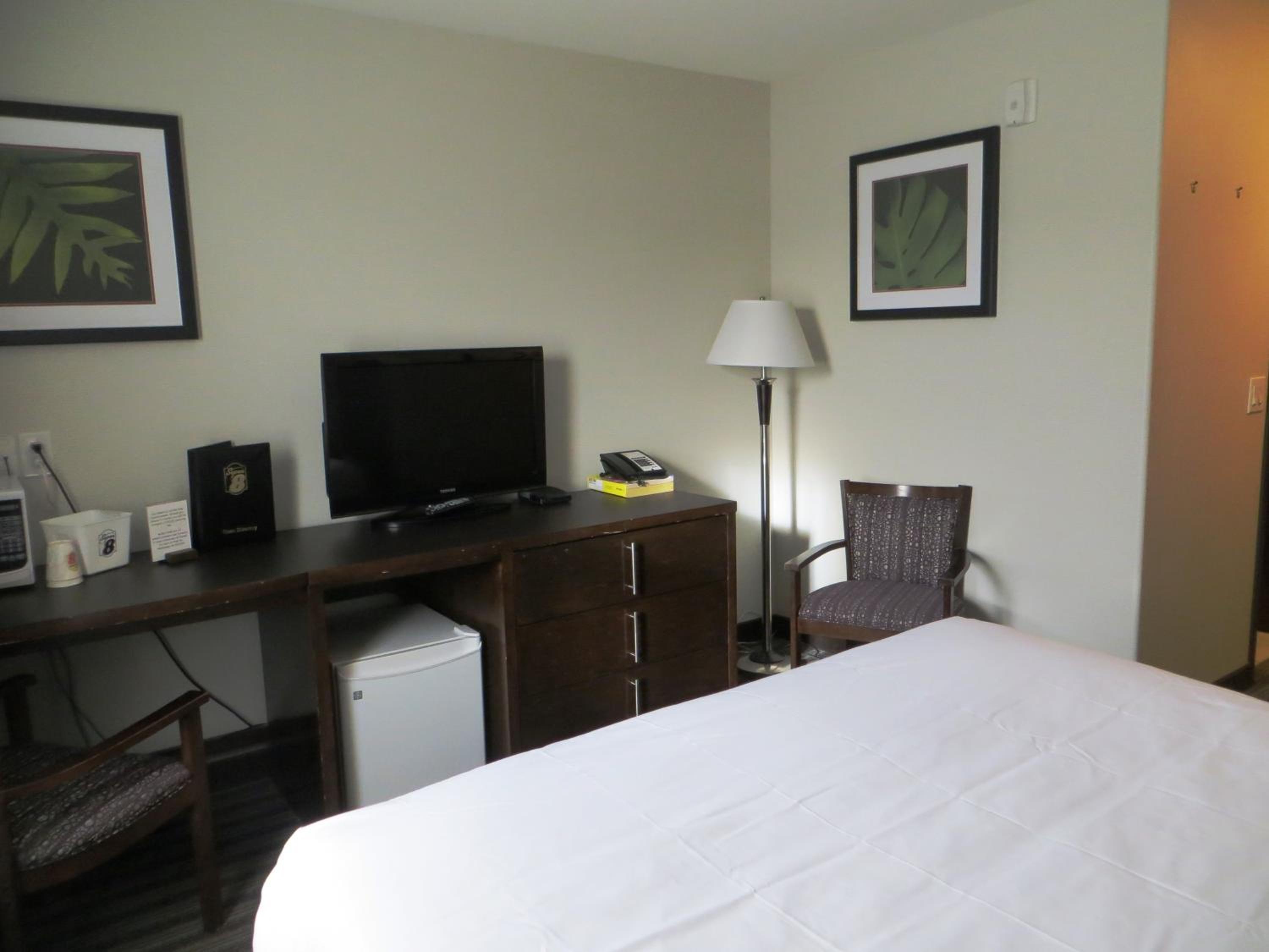 Queen Room - Non-Smoking - Photo 4