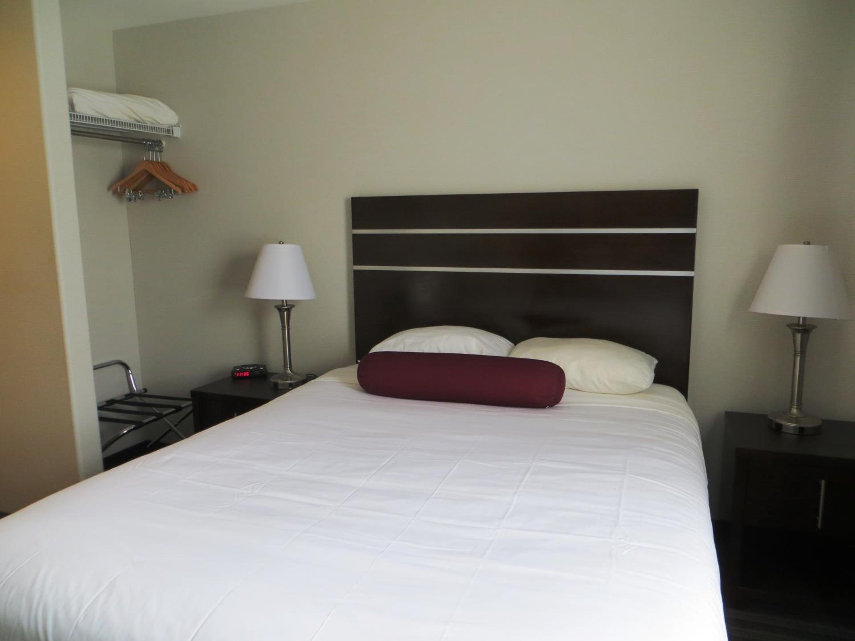 Queen Room - Non-Smoking - Photo 2
