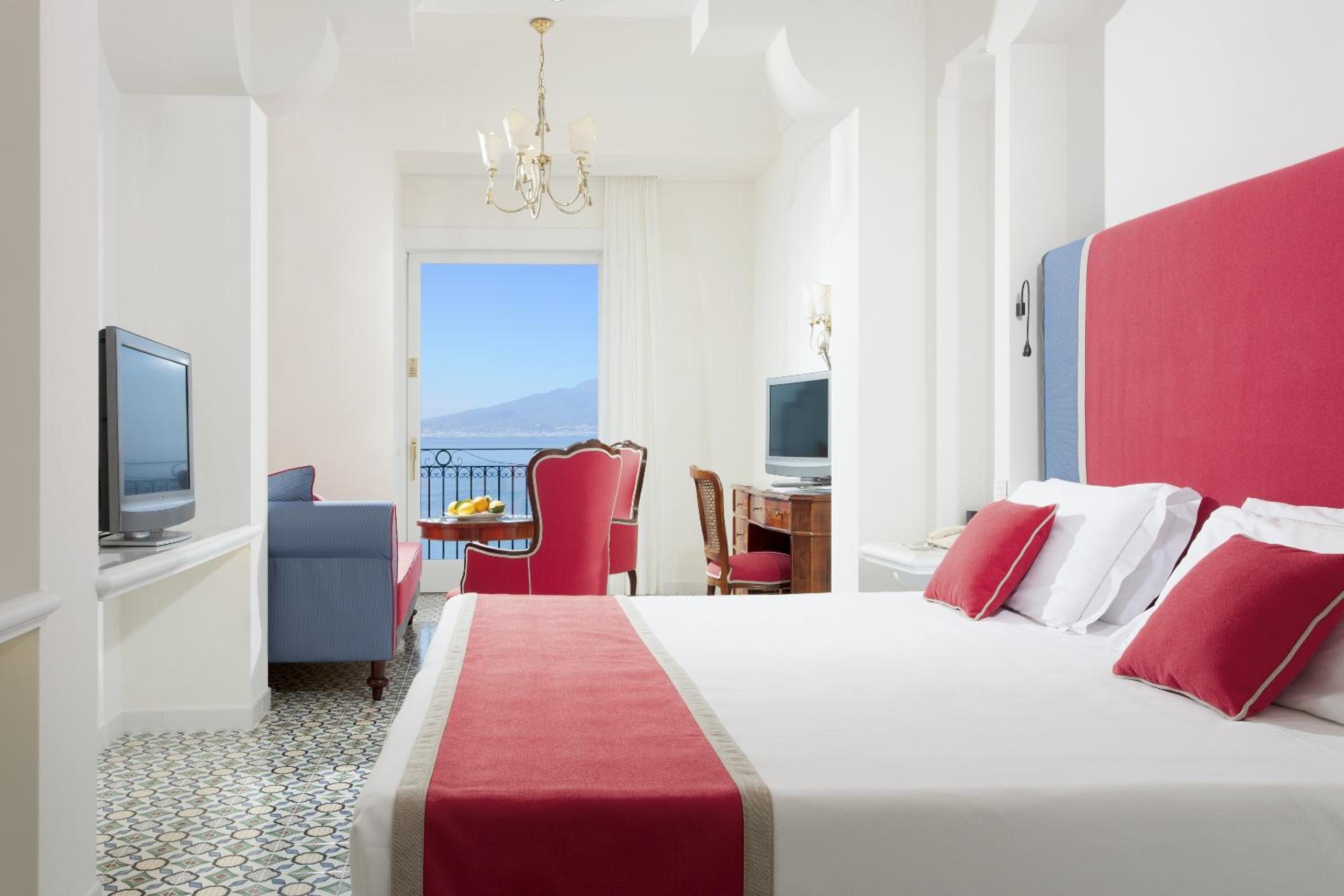 Deluxe Junior Suite - Photo 7