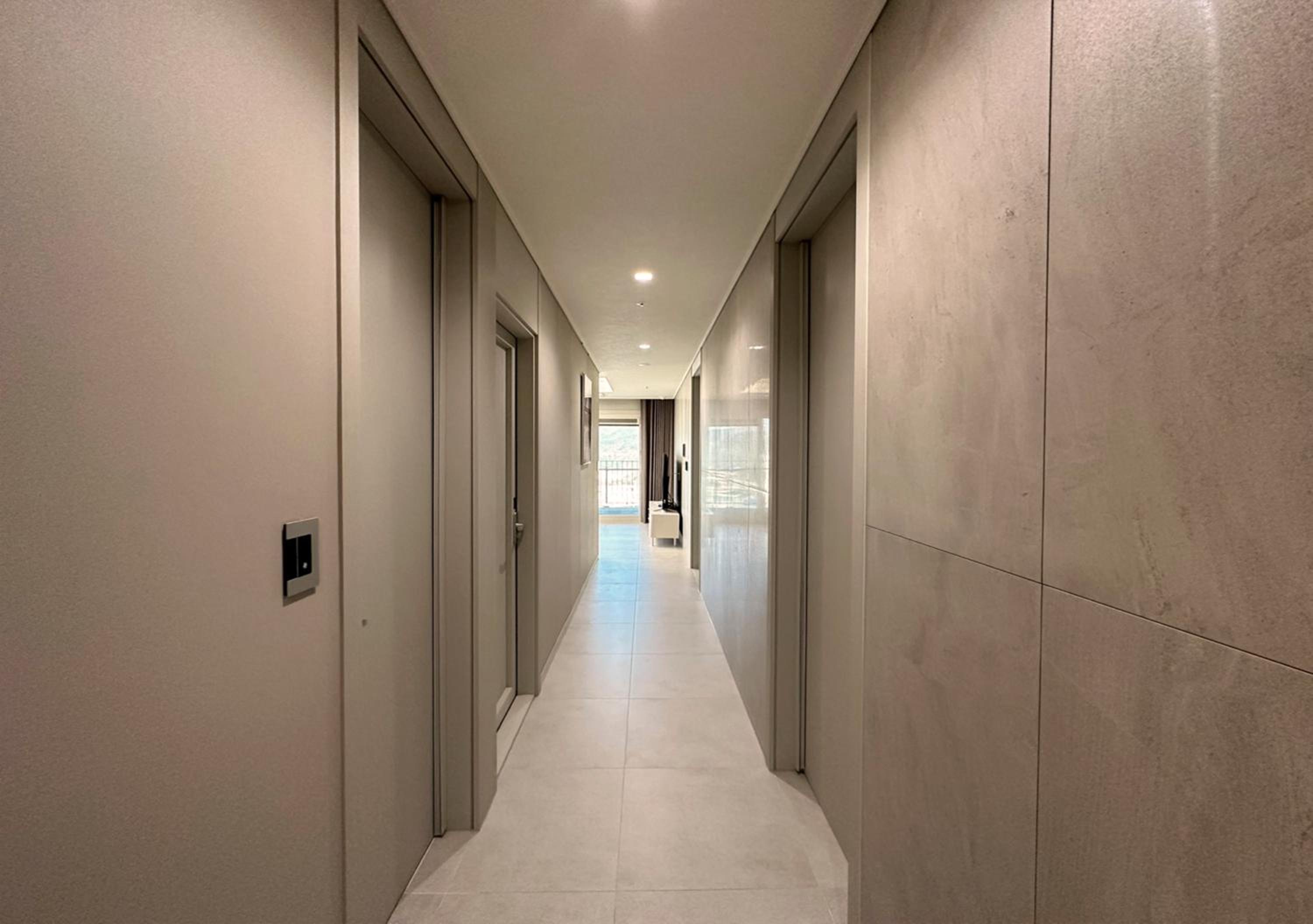 B. Flat Suite+ - Photo 11