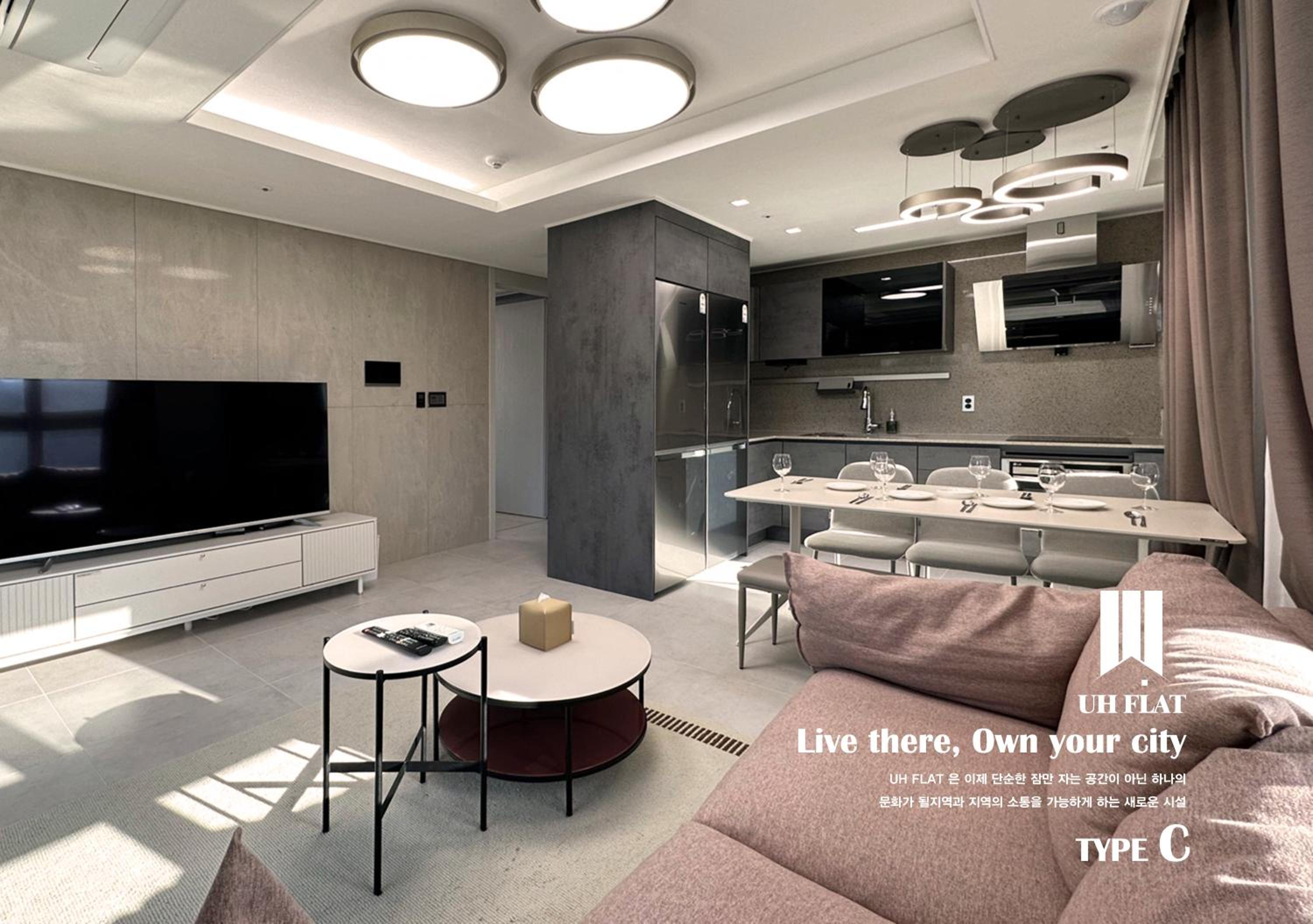 C. Flat Suite - Photo 1