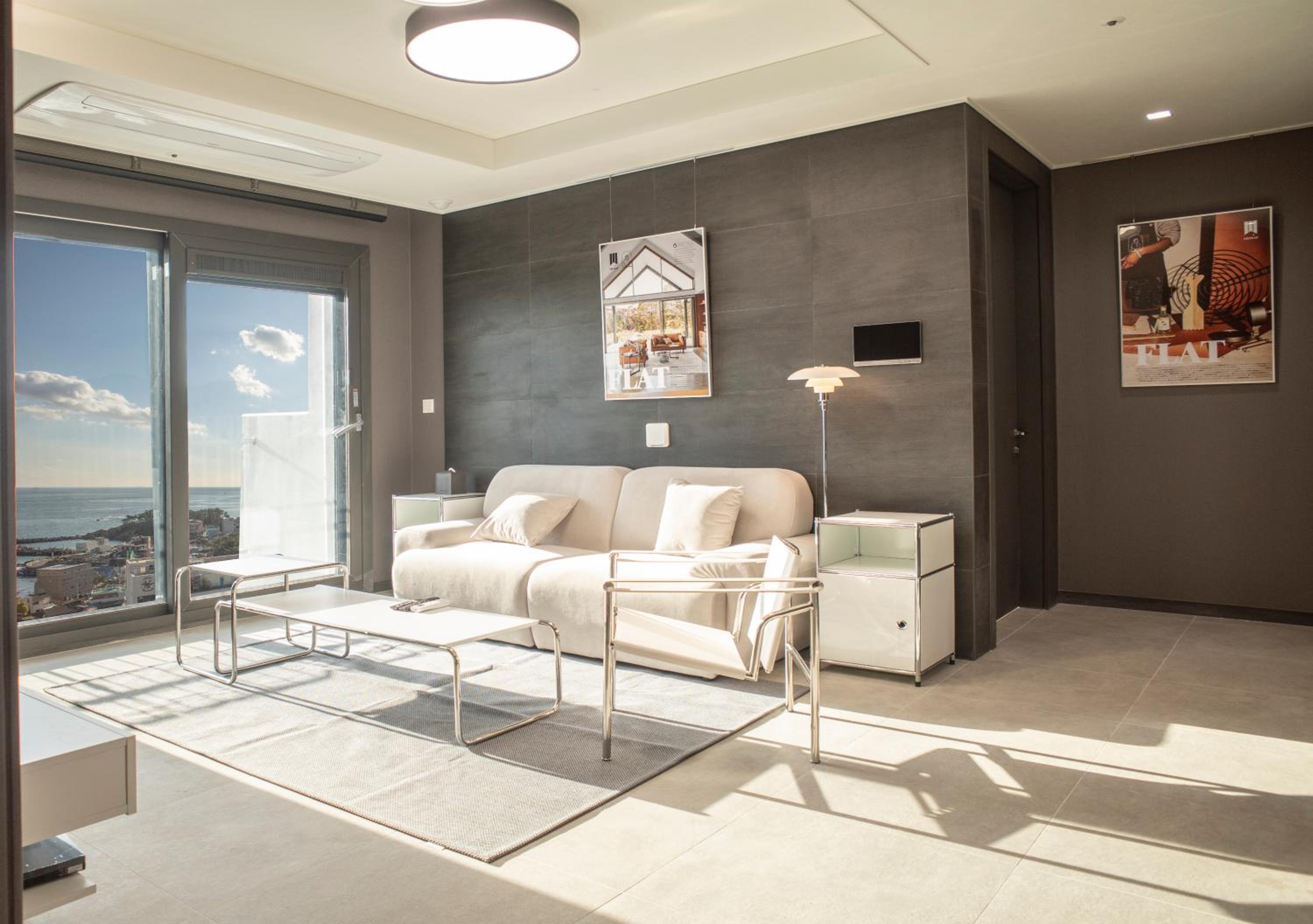 D. Flat Royal Suite - Photo 1