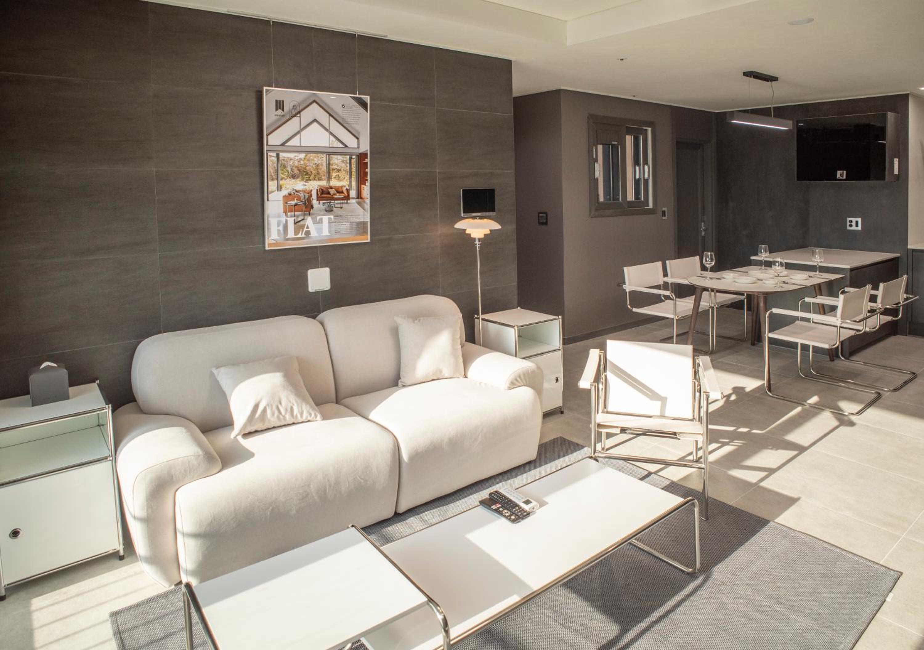 D. Flat Royal Suite - Photo 13