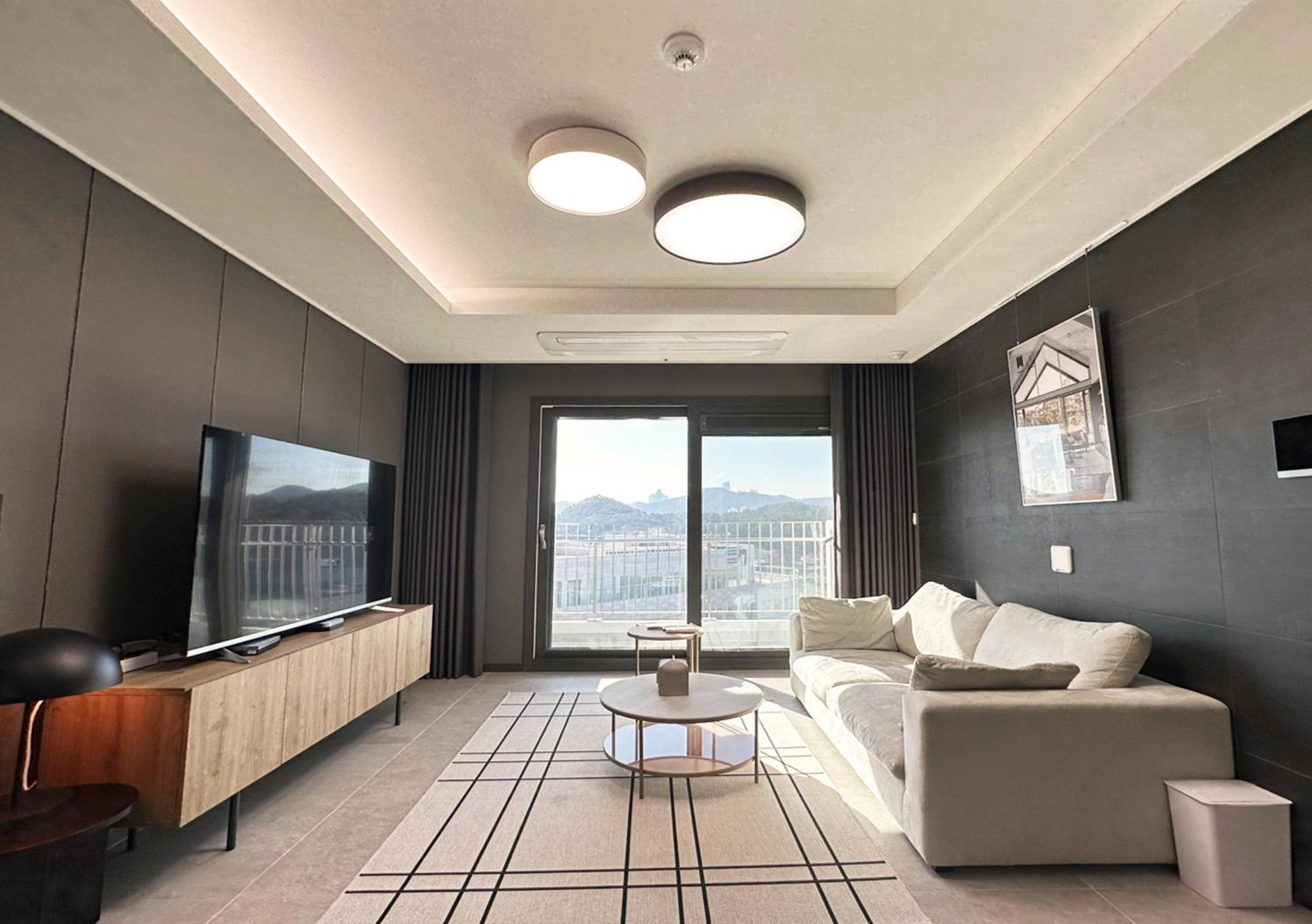 F. Flat Suite - Photo 5