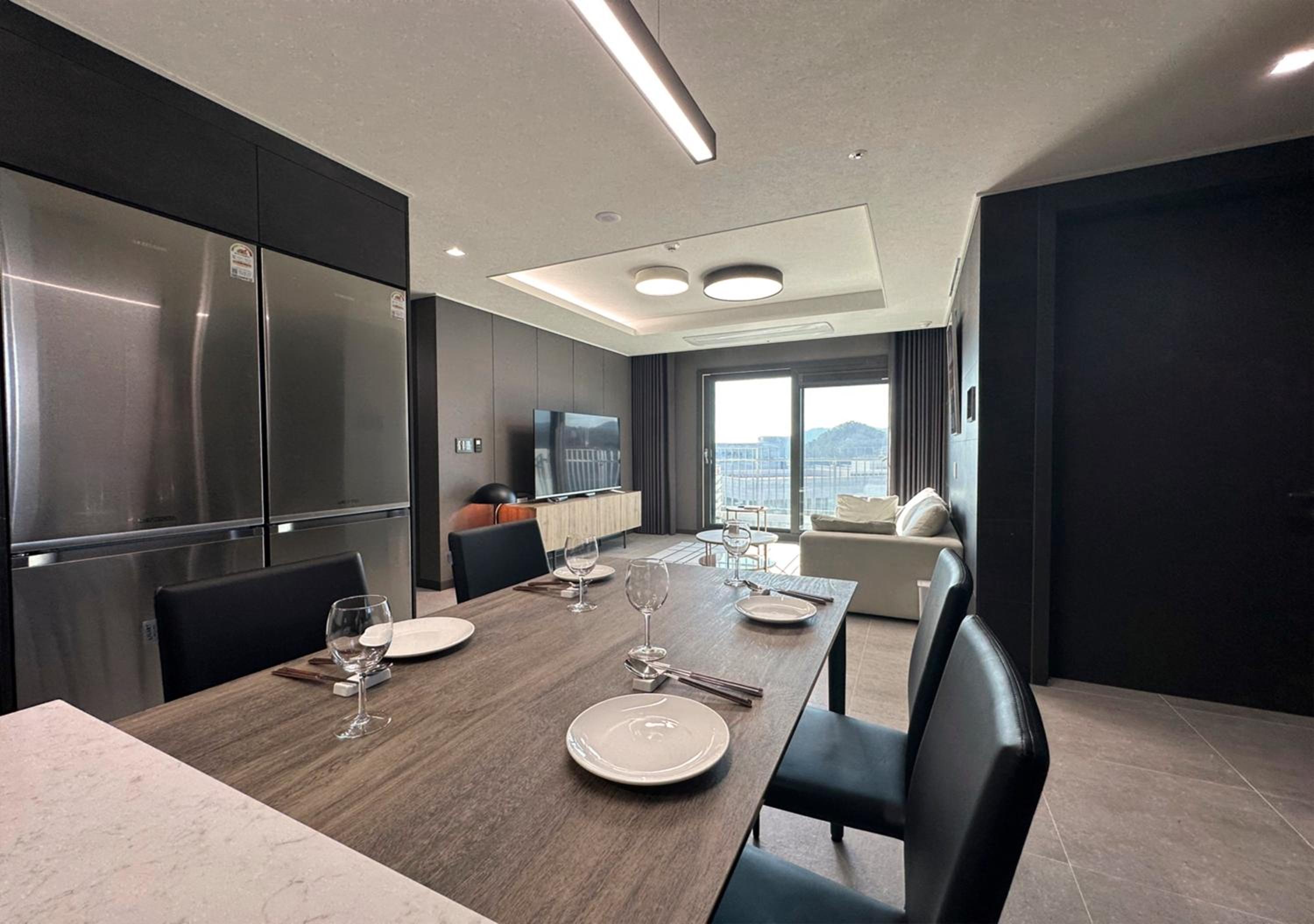 F. Flat Suite - Photo 7