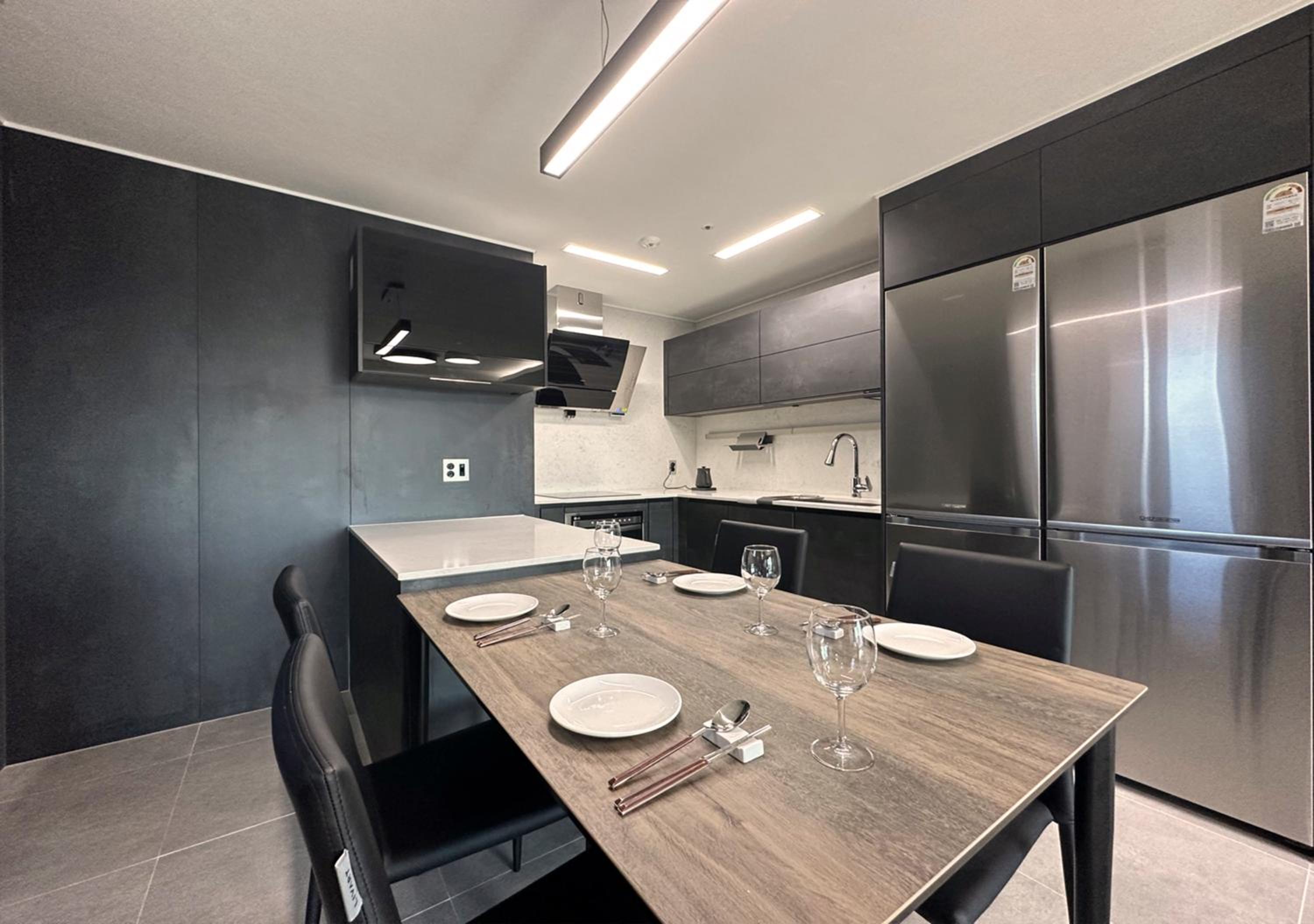 F. Flat Suite - Photo 6