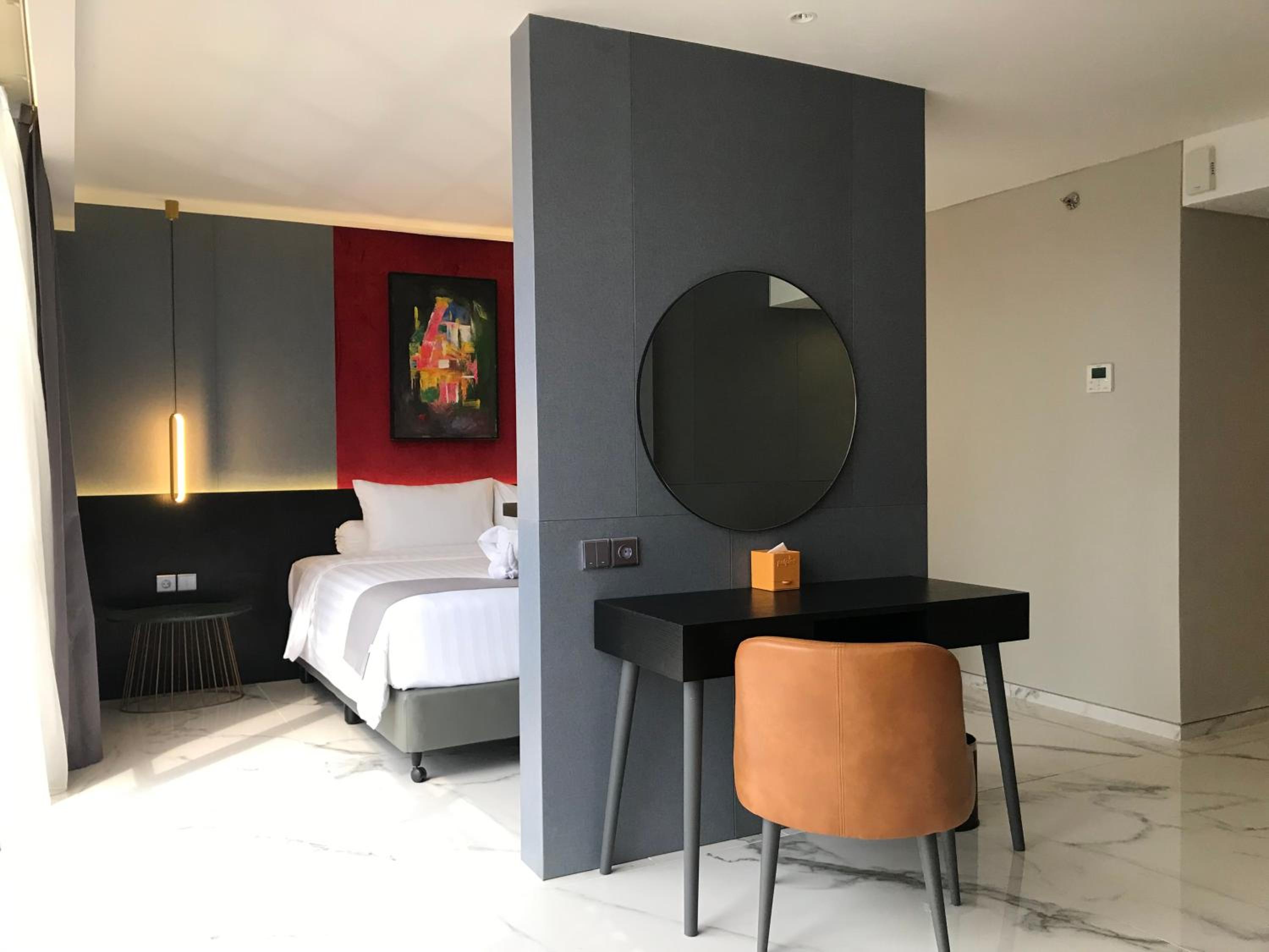 Suite - Photo 10