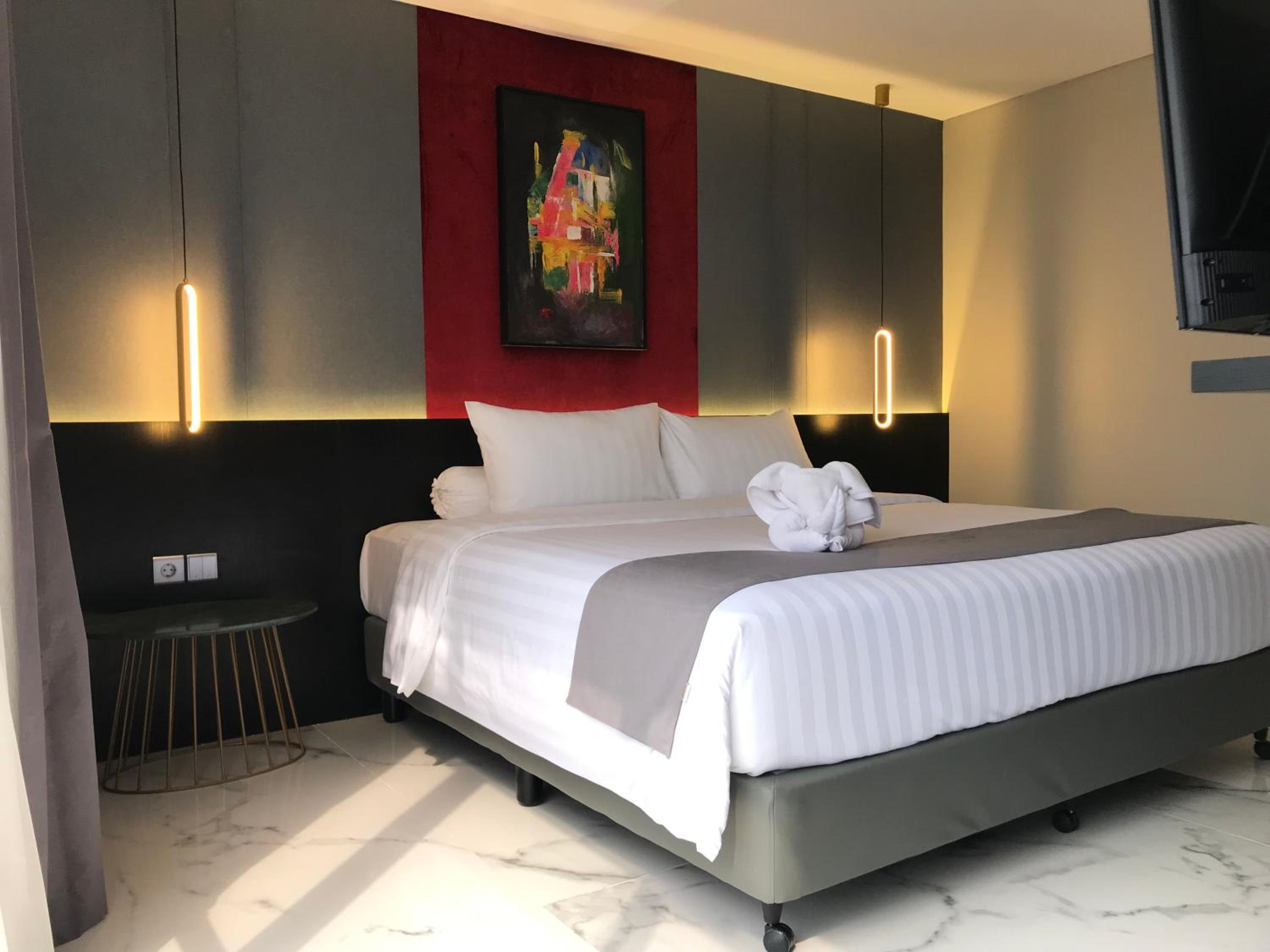Suite - Photo 11
