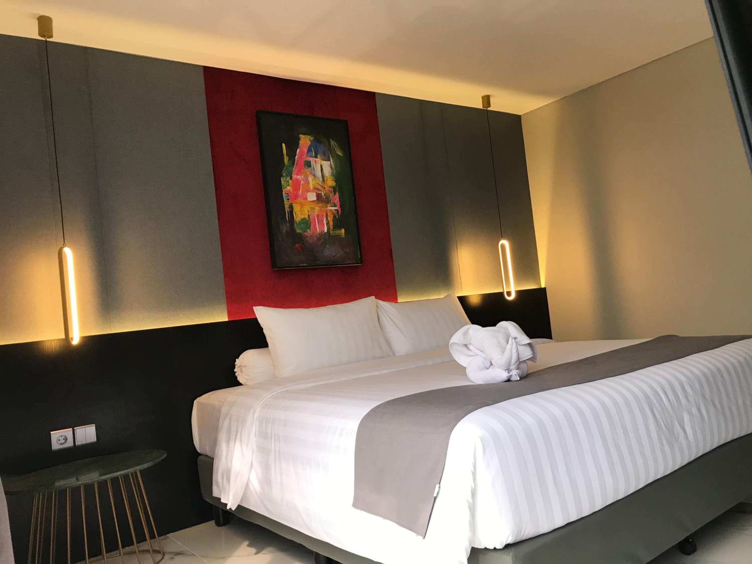 Suite - Photo 12