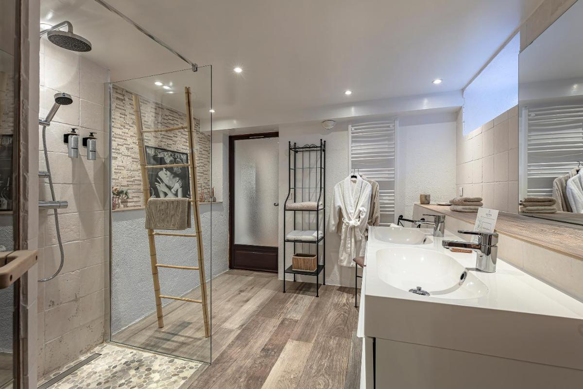 Double or Twin Room with Private External Bathroom photo 3