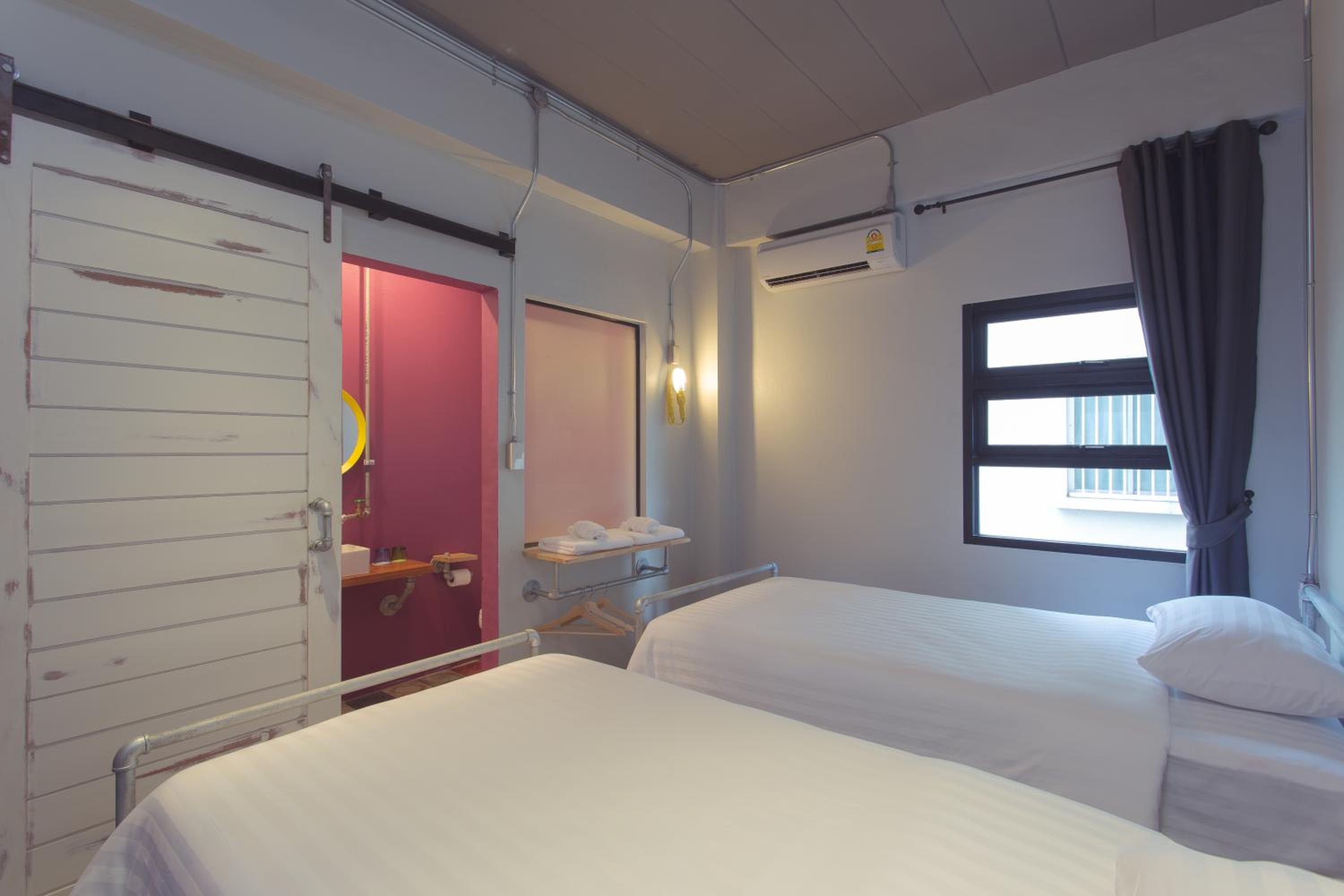 Twin Room with Private Bathroom photo 1
