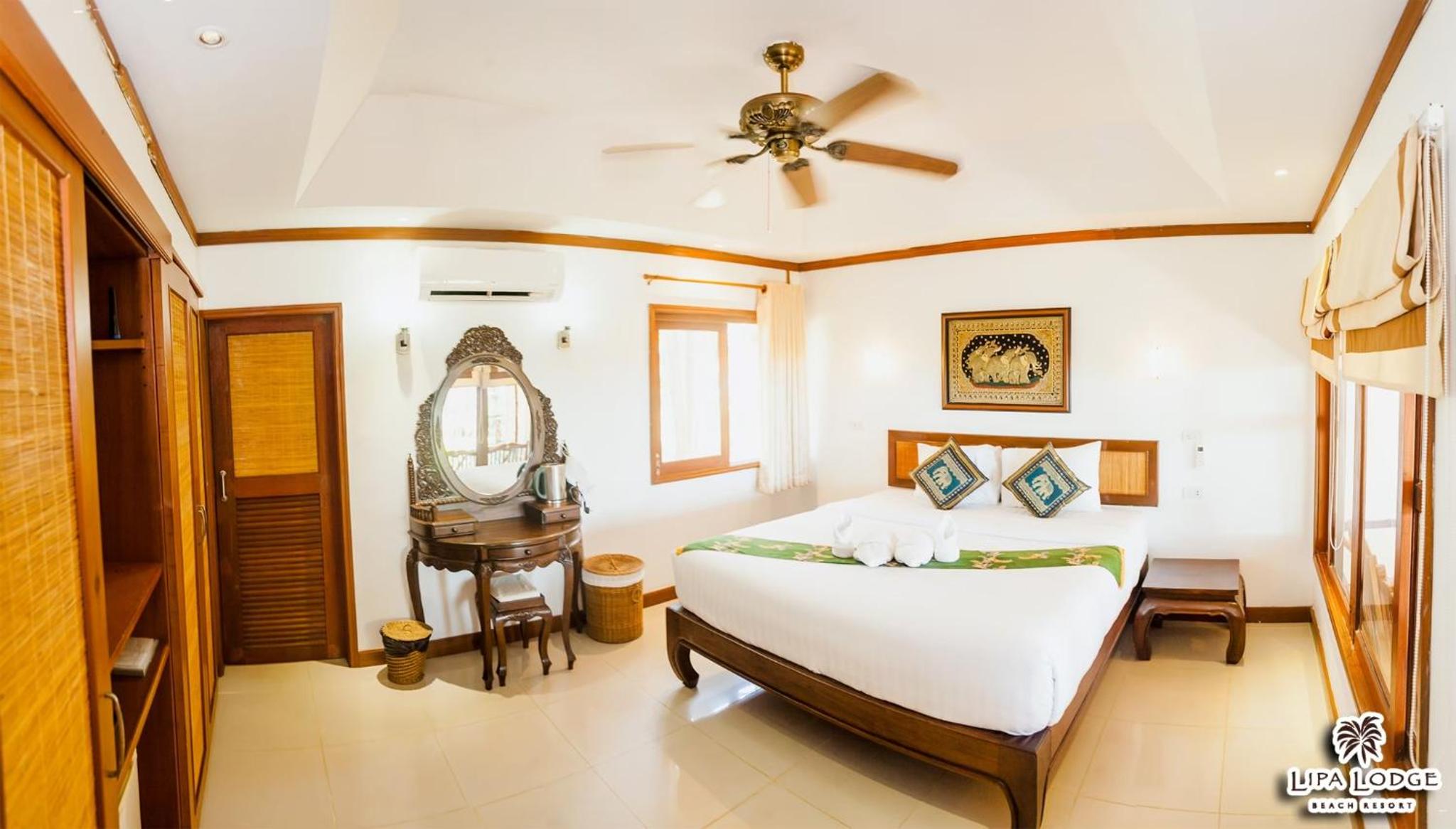 Superior Bungalow - Photo 2