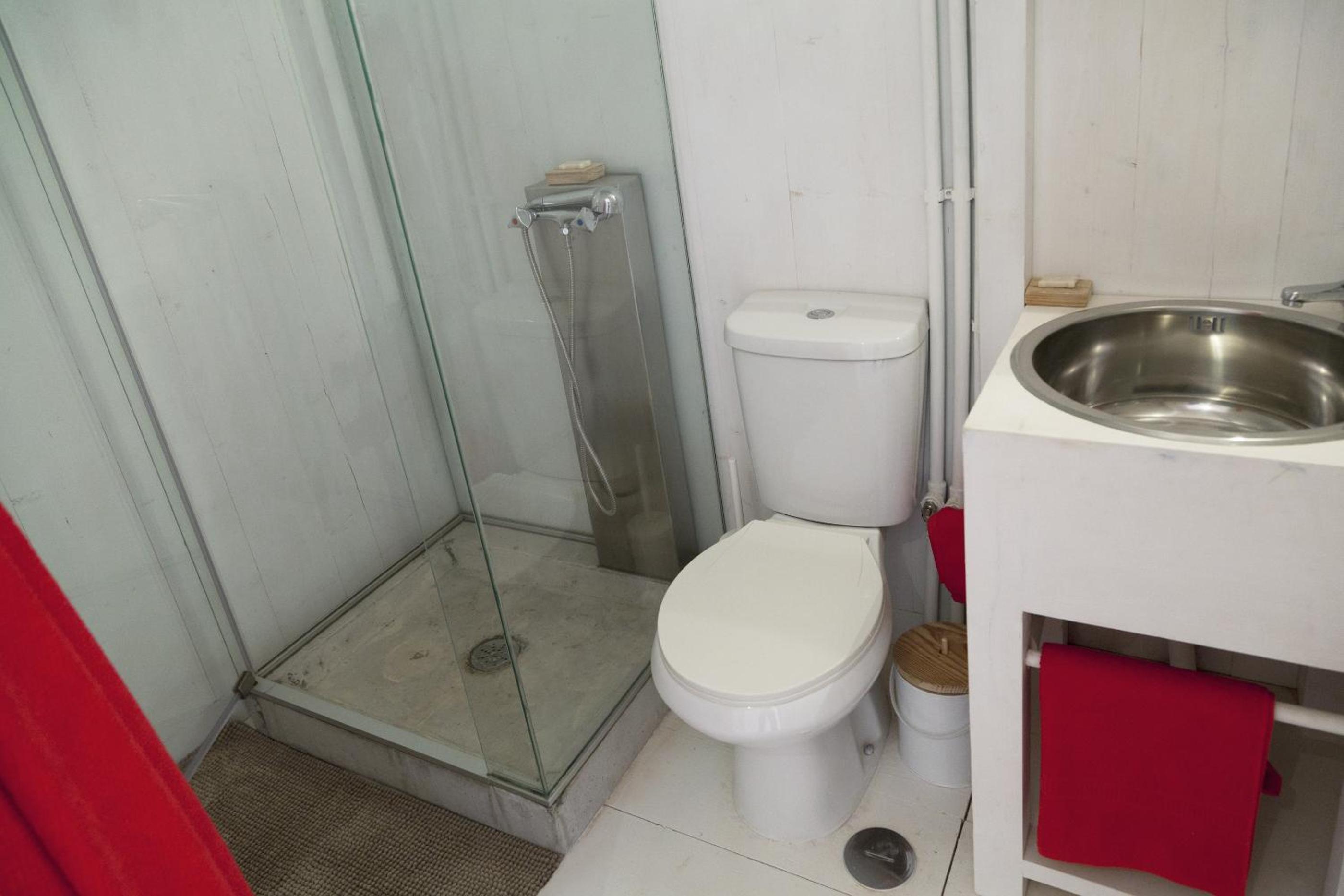 Single Room with Bathroom photo 3