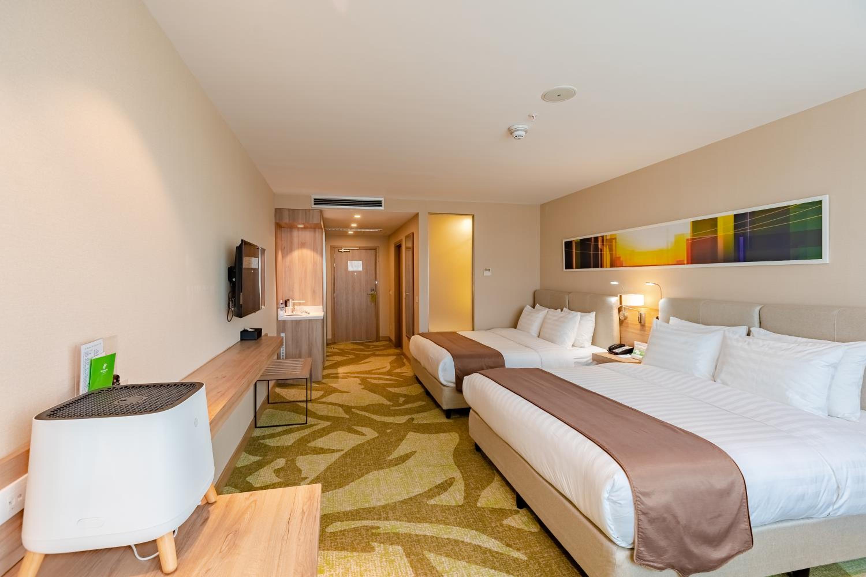 Standard Double Room with Two Double Beds and View photo 2