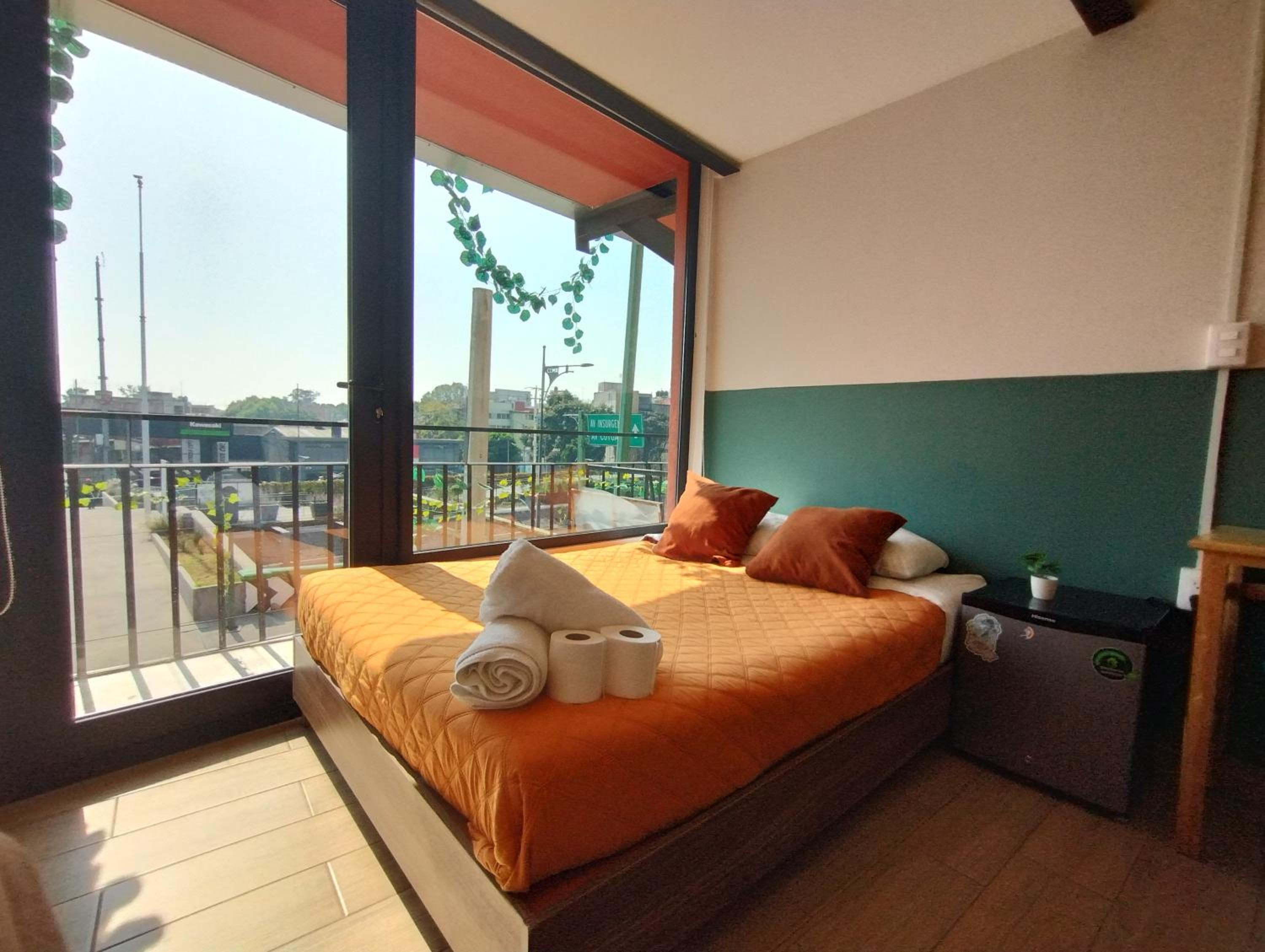 Deluxe Double Room with Balcony - Photo 8