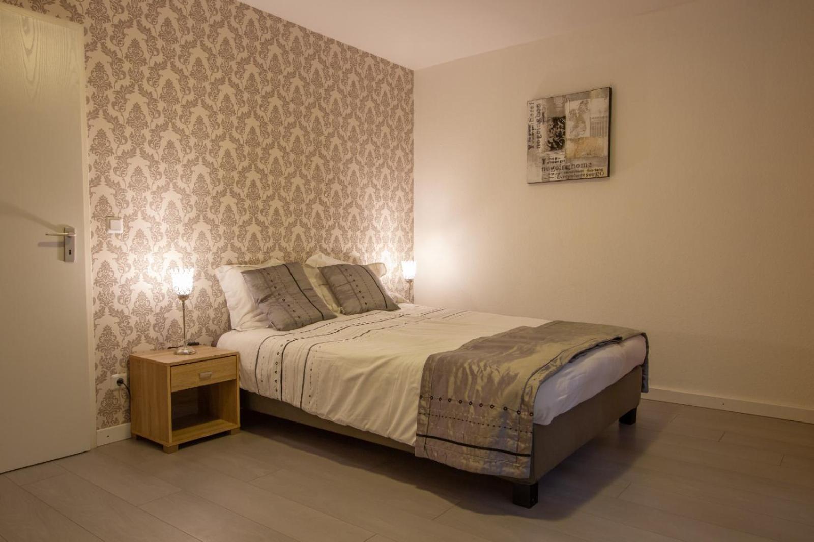 Seven-Bedroom House photo 3