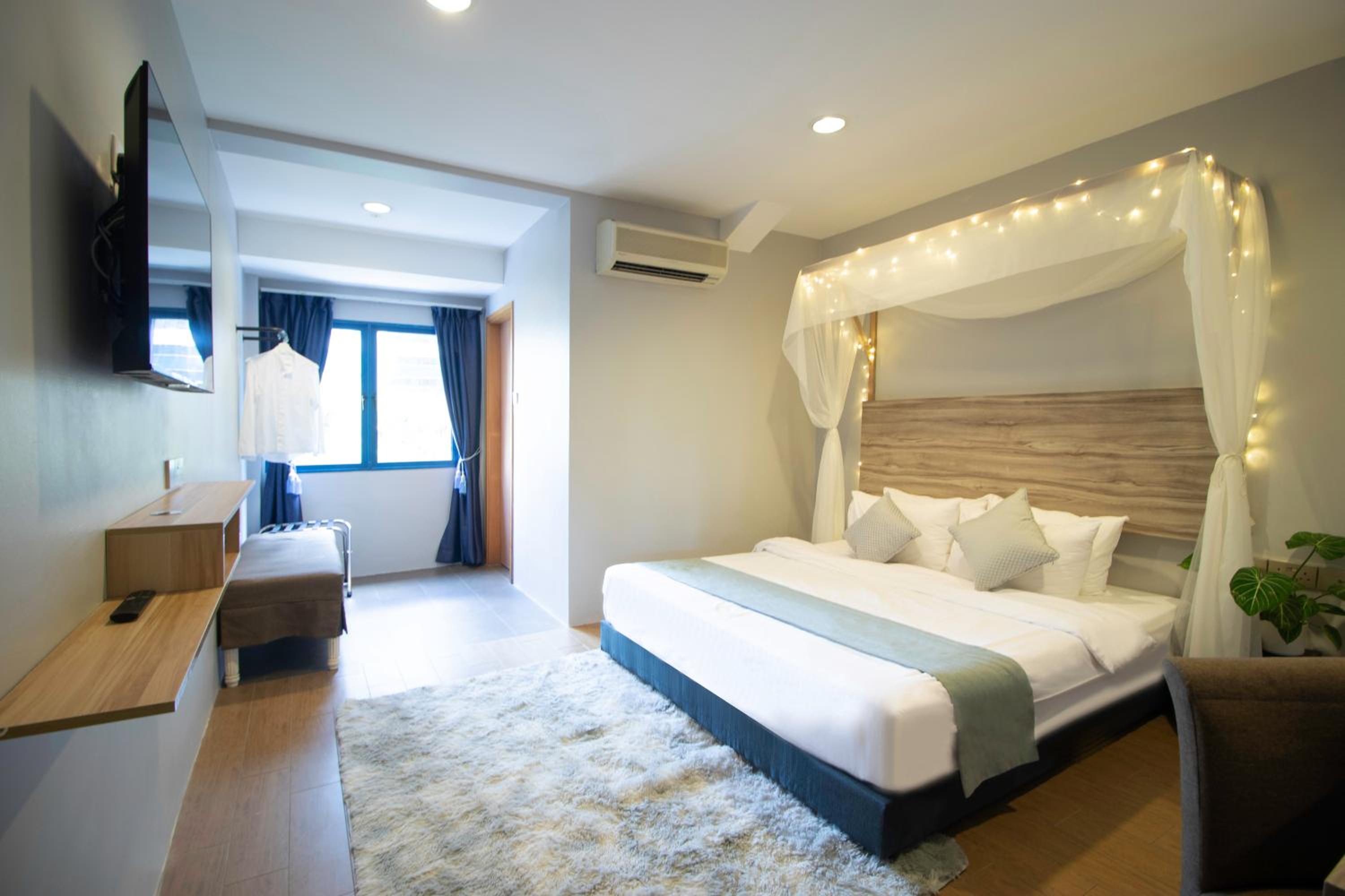 Deluxe King Room photo 1