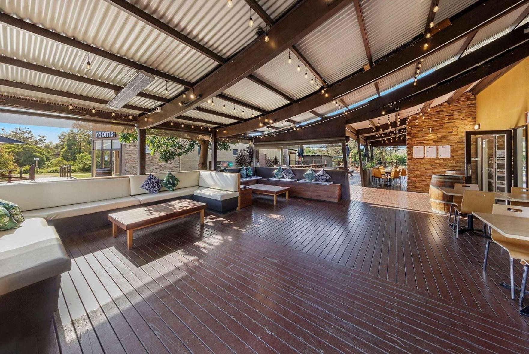Three-Bedroom Villa photo 3