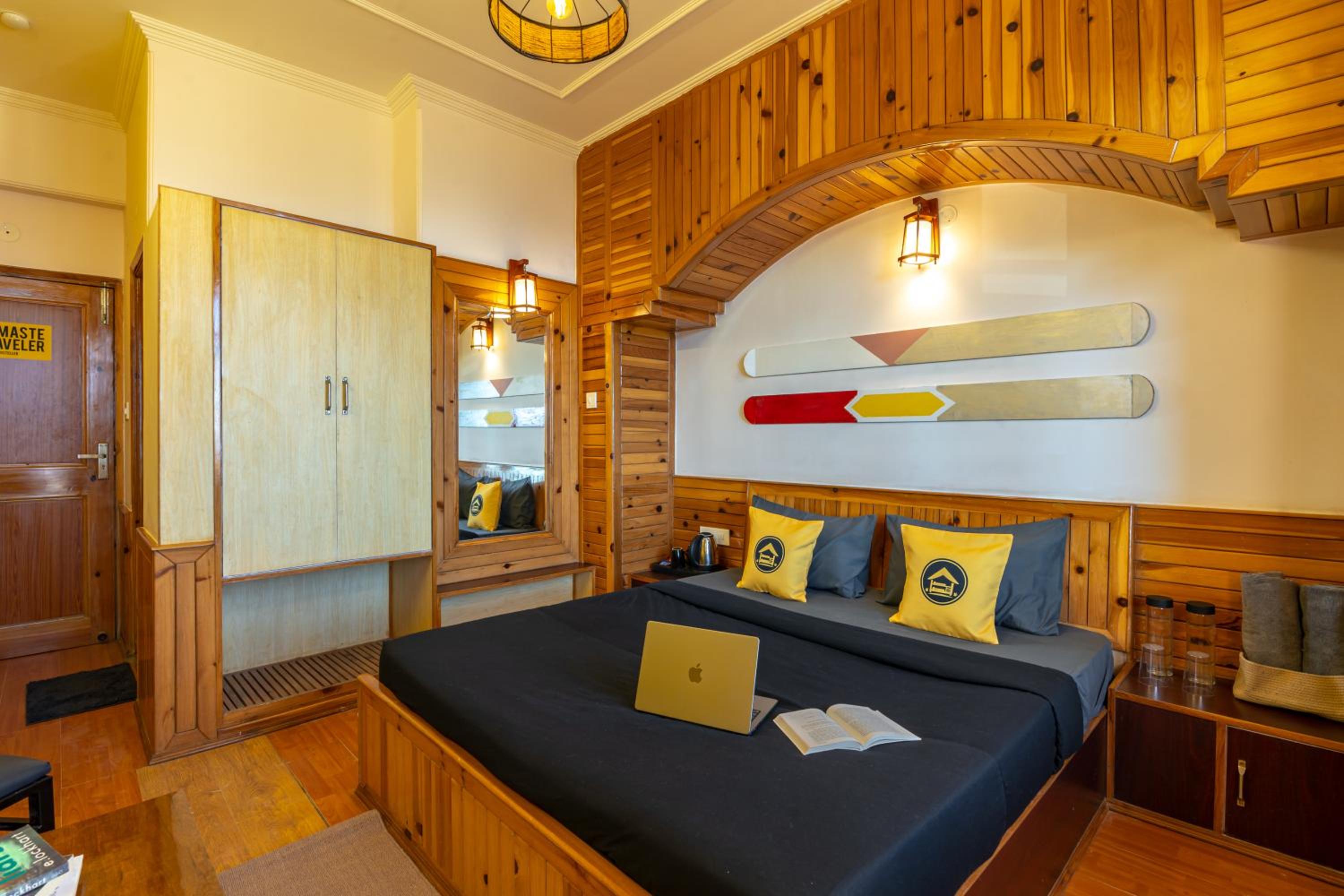Standard Double Room with Balcony - Photo 4