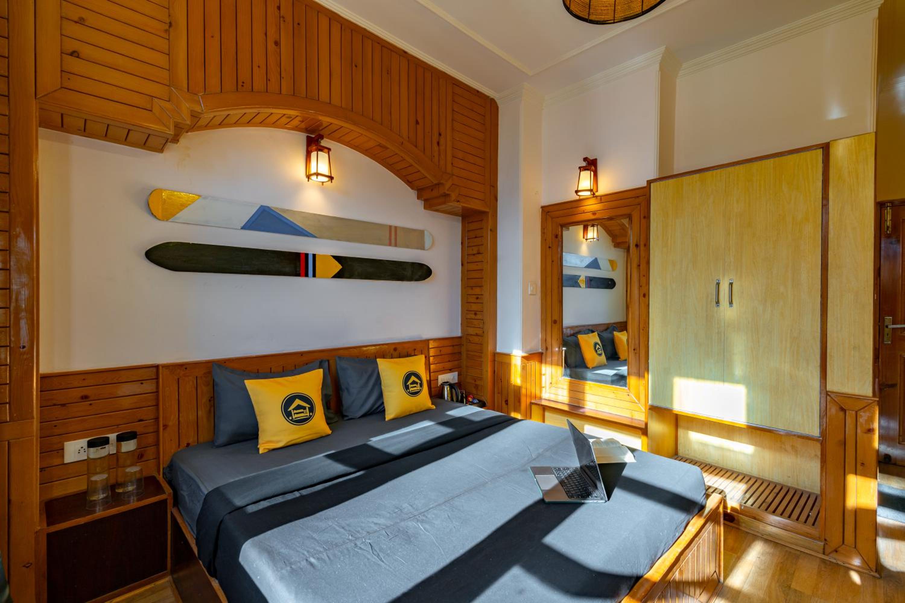 Standard Double Room with Balcony - Photo 7