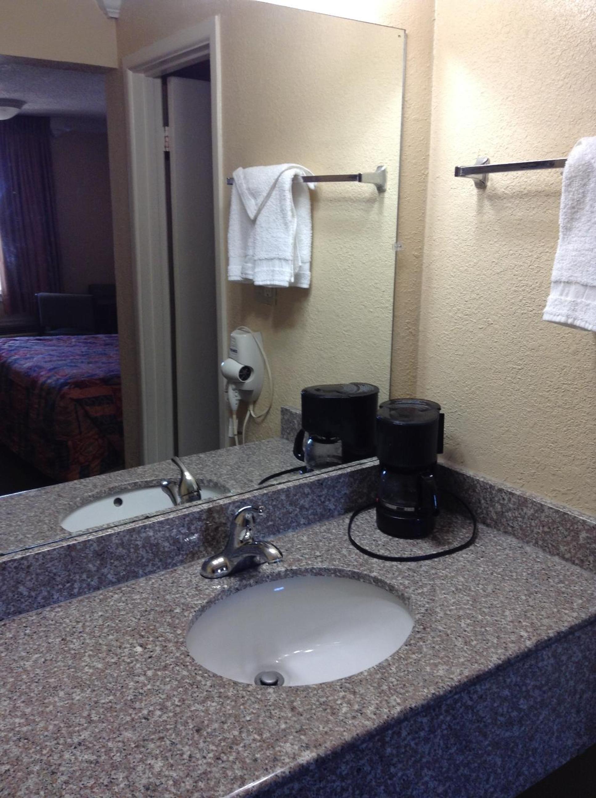 Double Room with Two Double Beds - Smoking - Photo 7