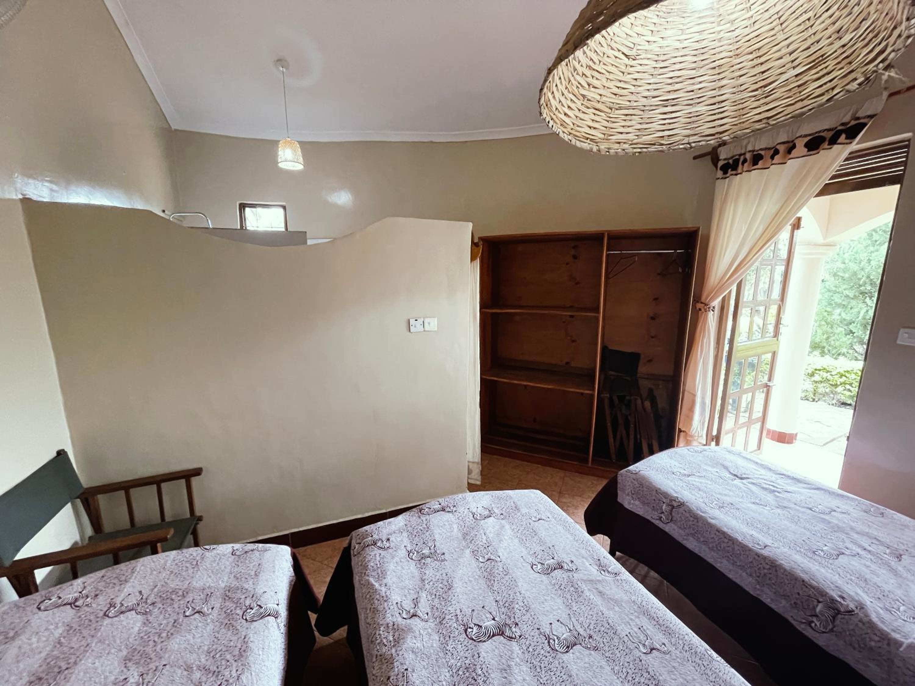 Basic Triple Room photo 2