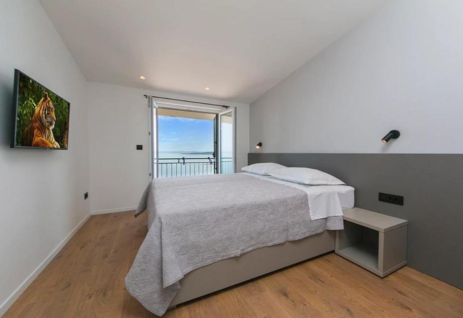 Three-Bedroom Apartment photo 1