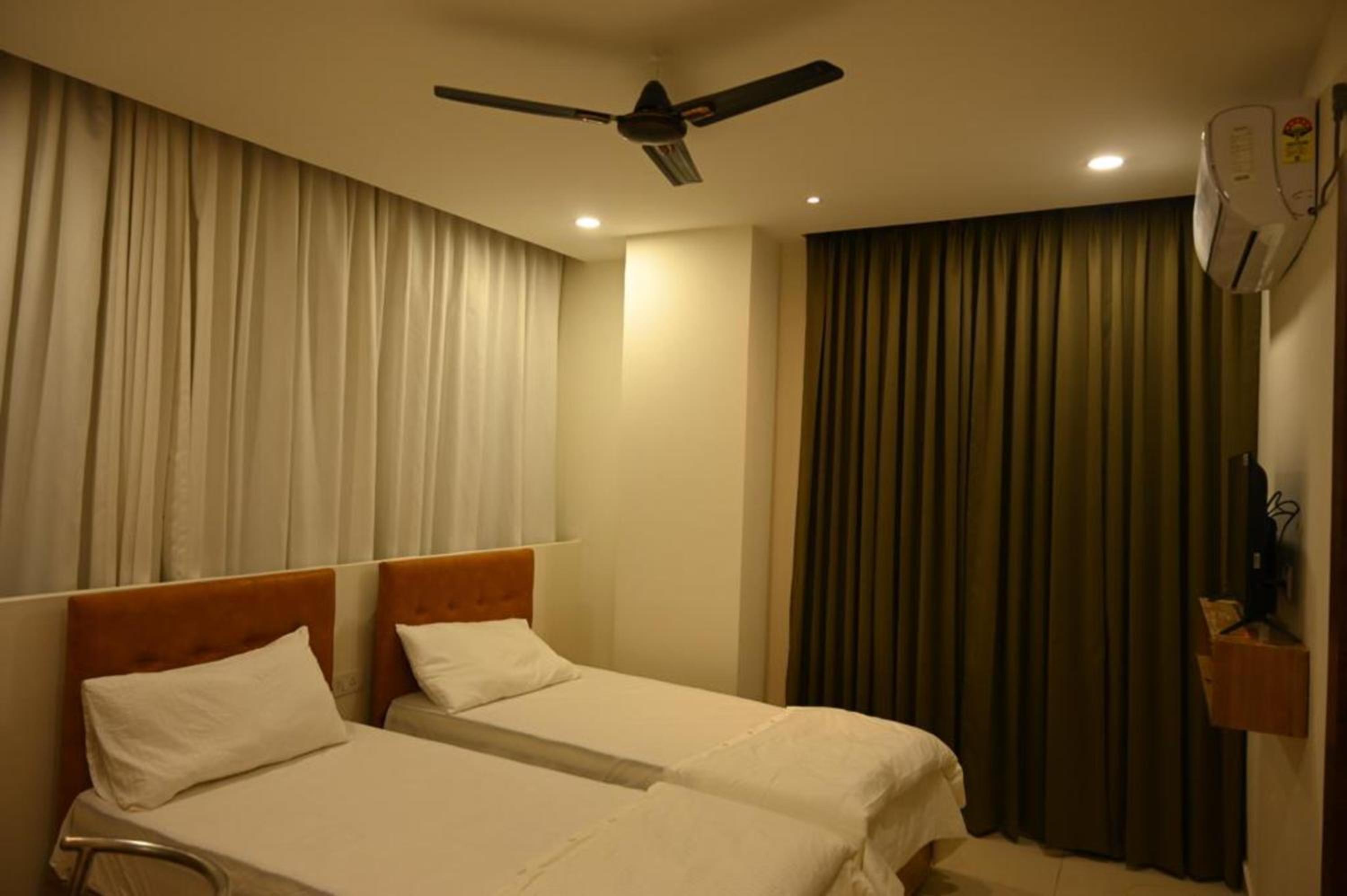Deluxe Twin Room - Photo 8