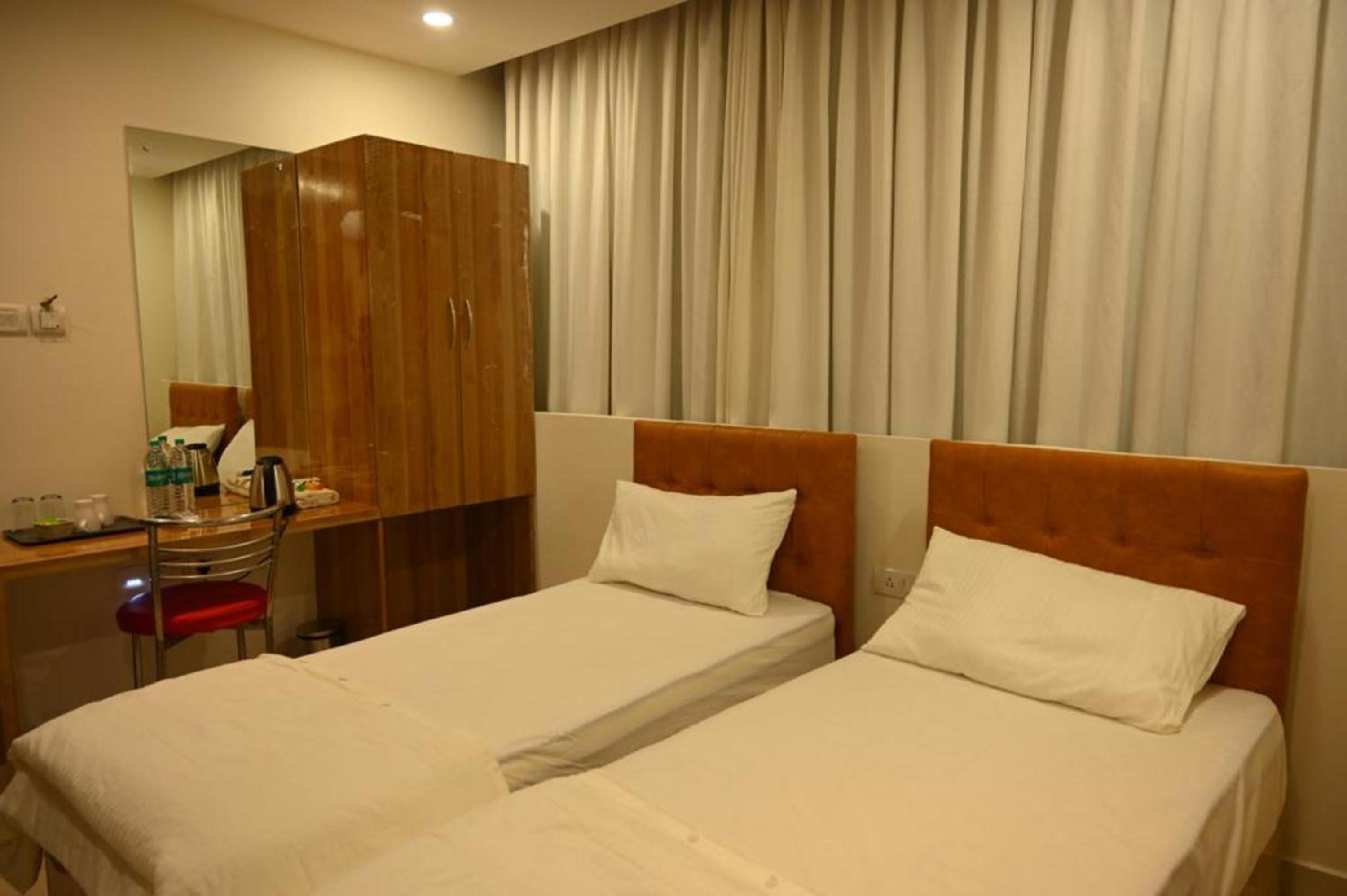 Deluxe Twin Room - Photo 7