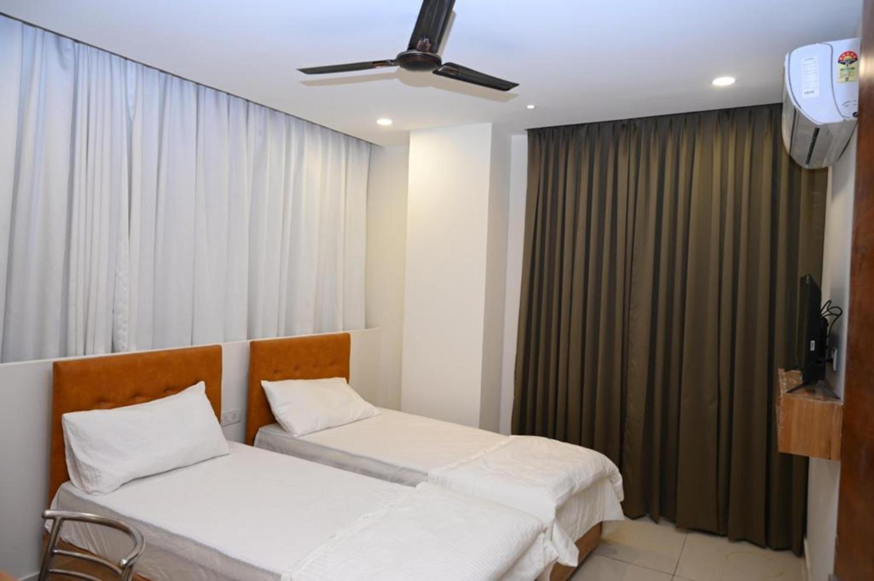 Deluxe Twin Room - Photo 6