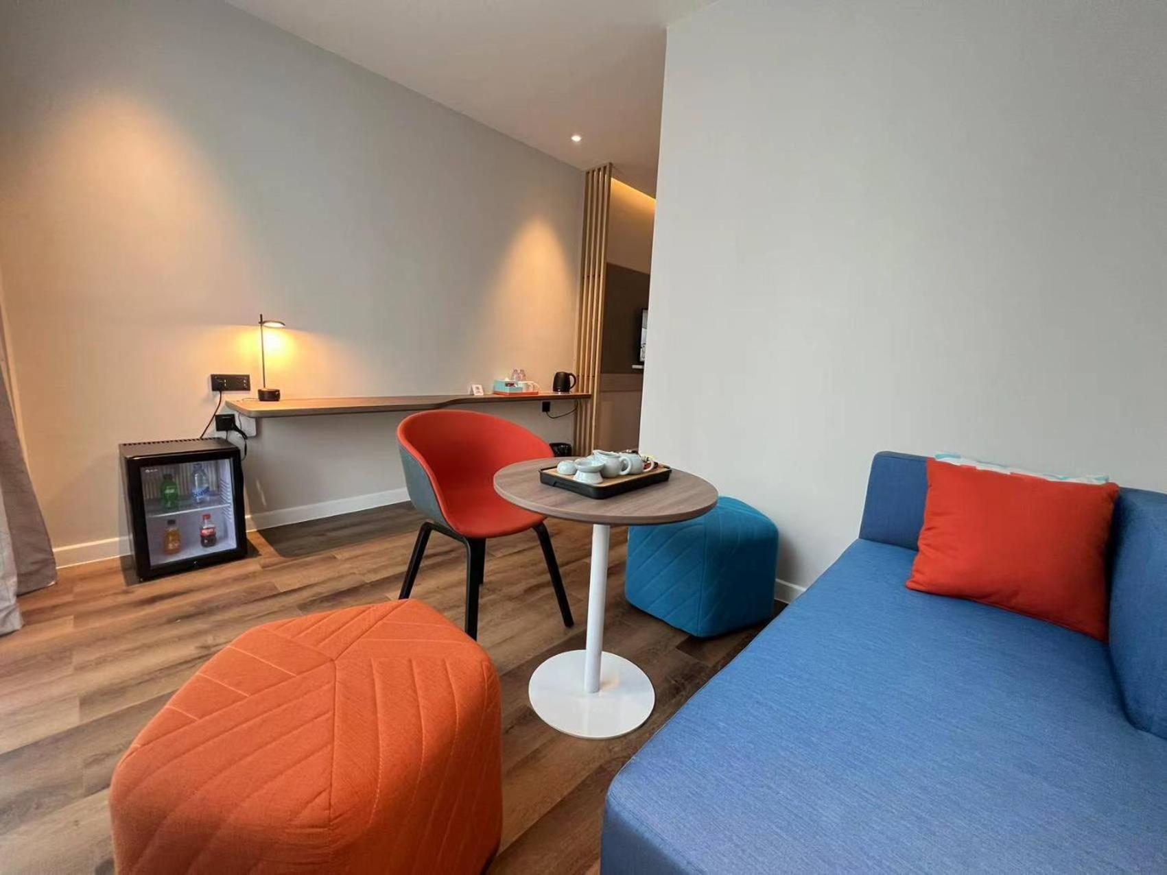 Standard King Room with City View