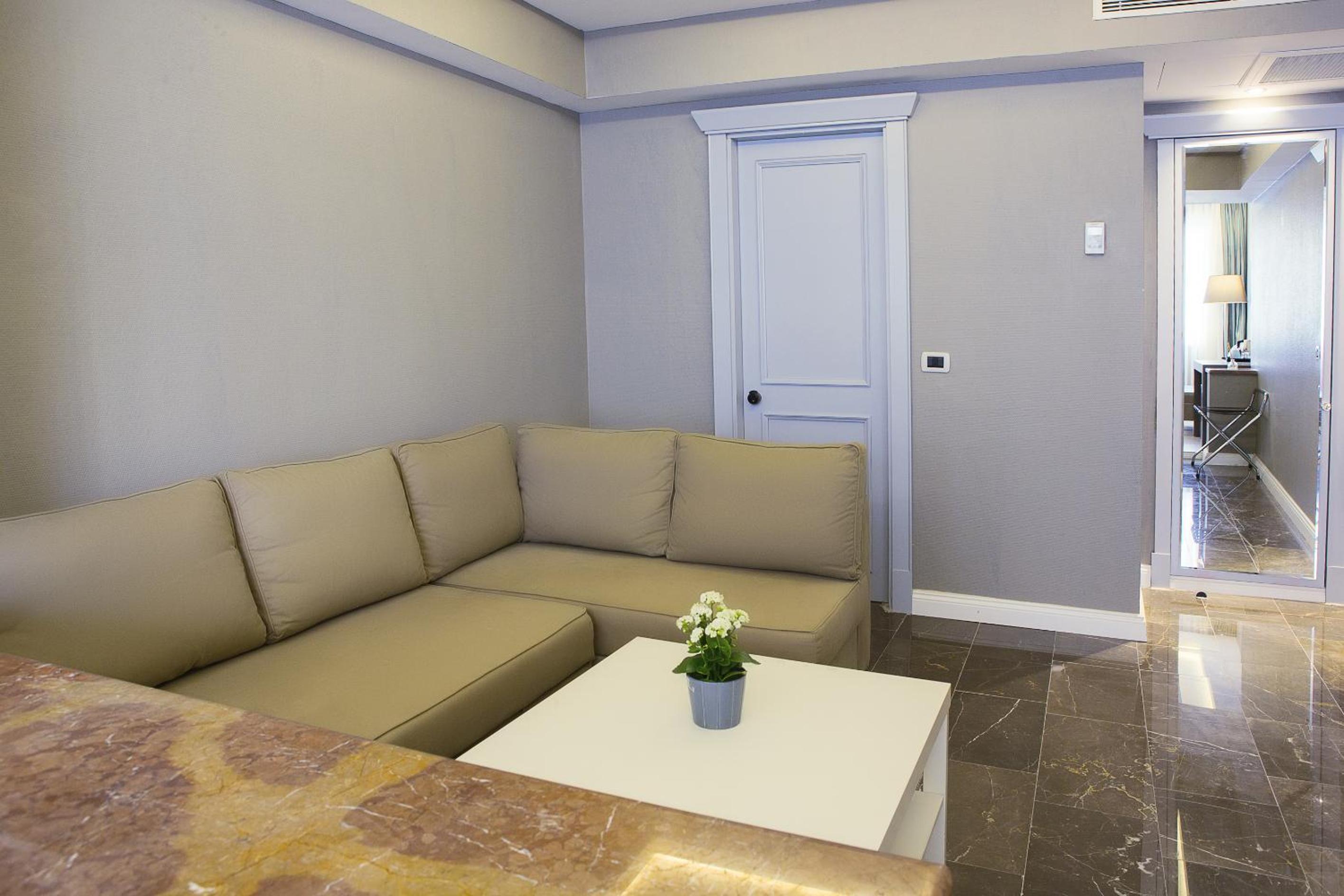 Standard Family Room photo 1