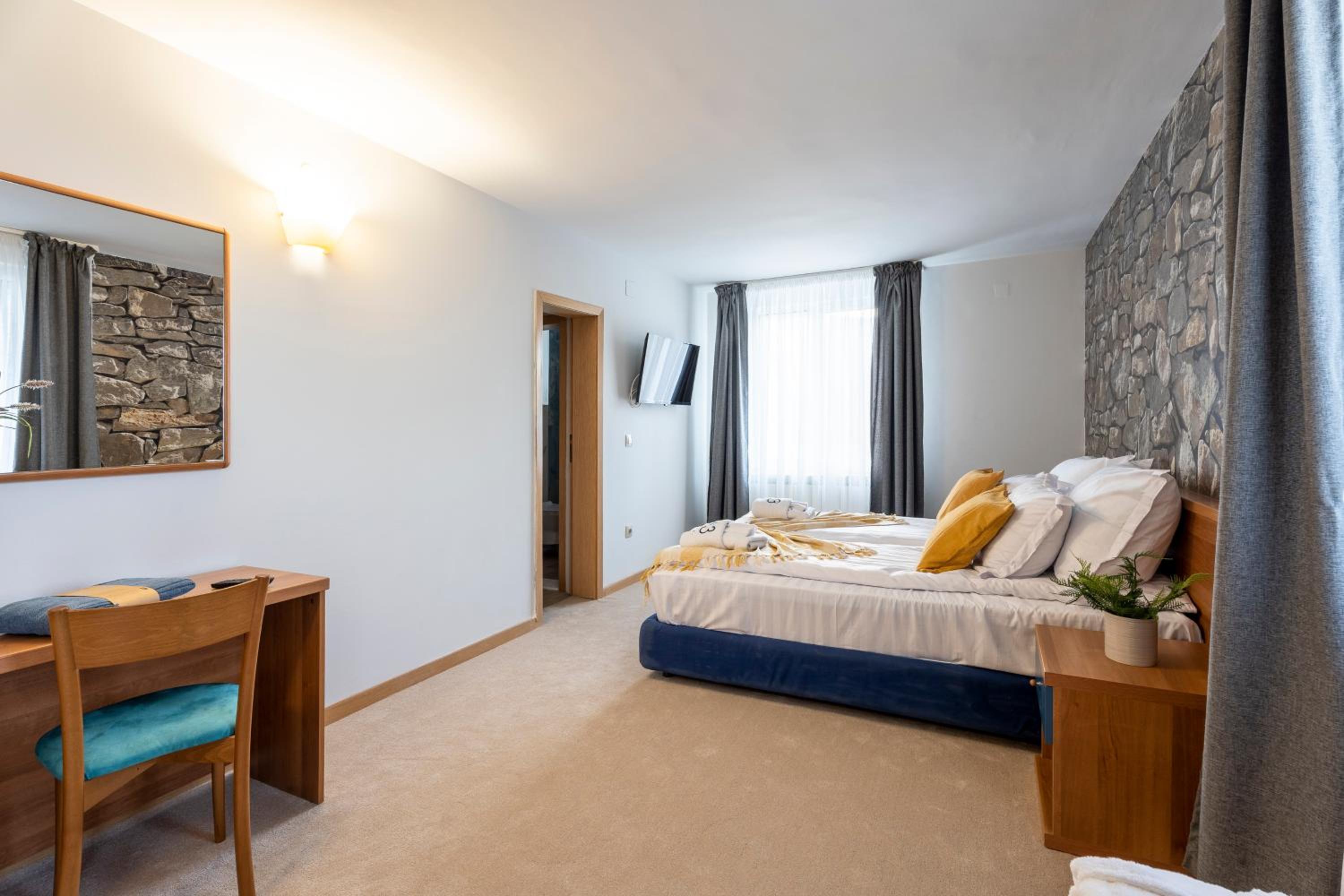 Junior Suite with Mountain View