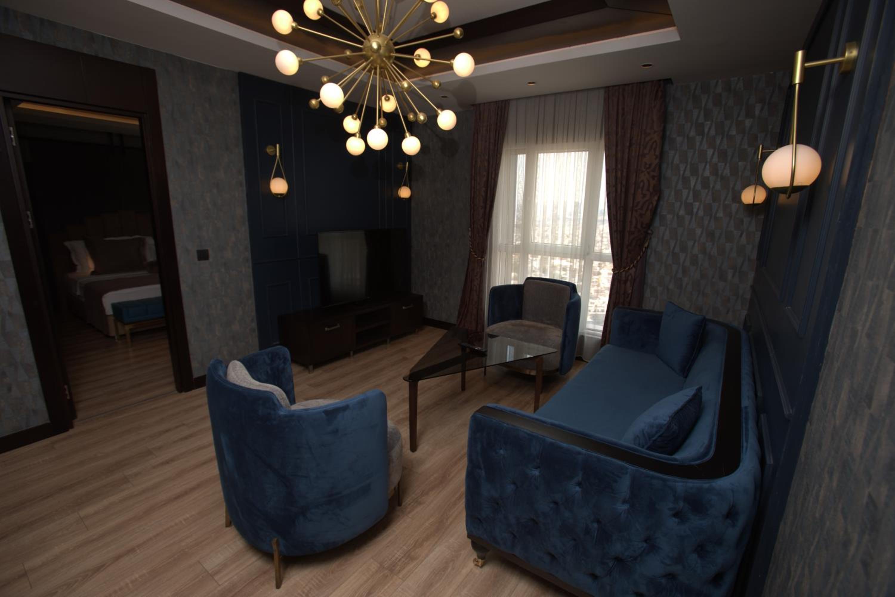 Suite - Photo 2