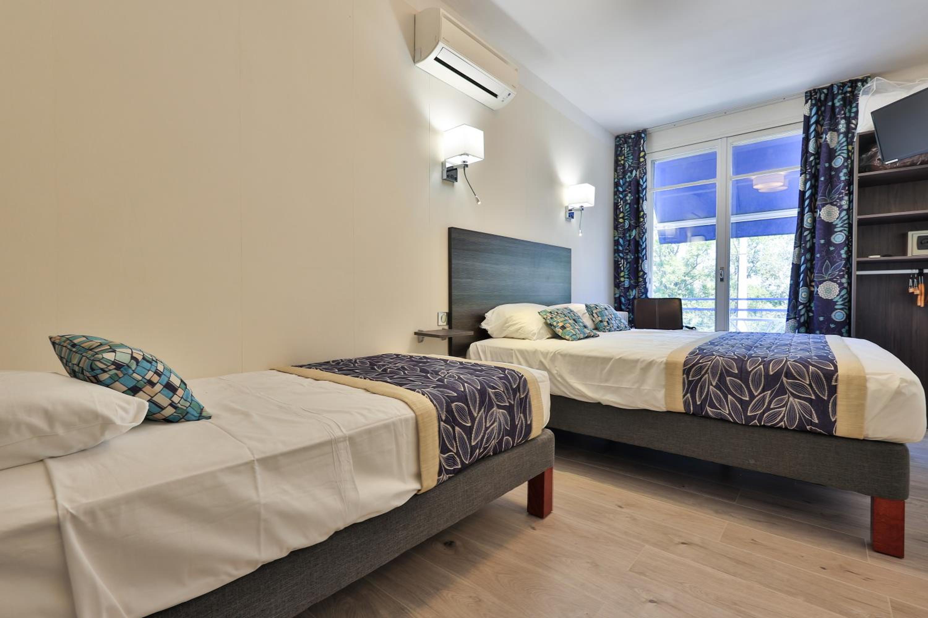 Twin/Triple Room with Air Conditioning photo 2