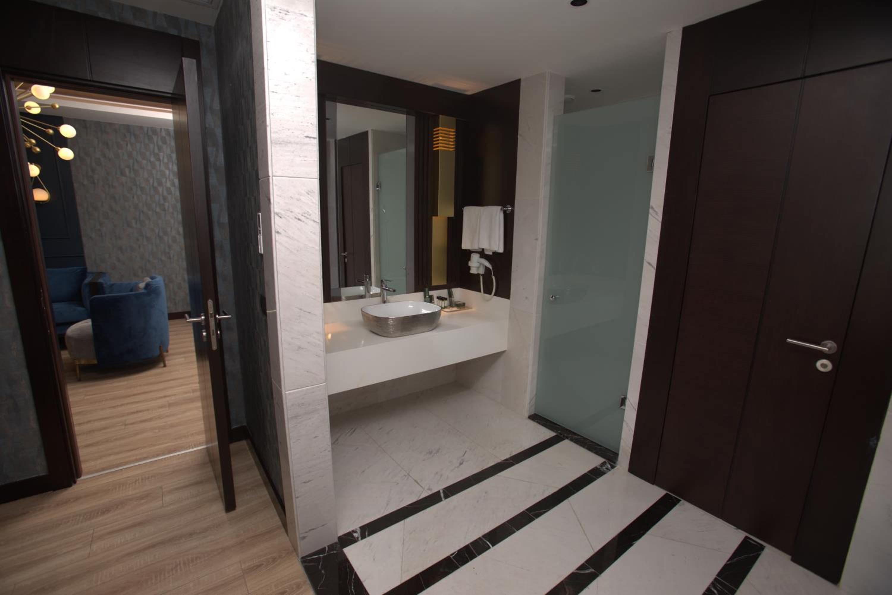 Suite - Photo 4