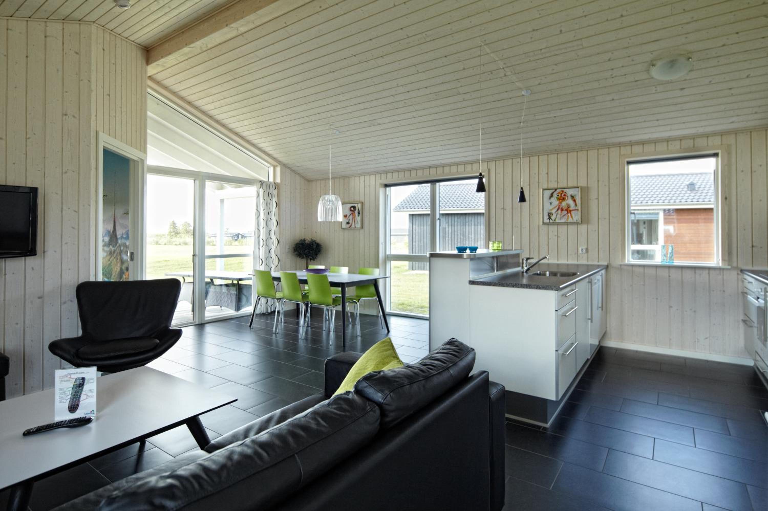 Classic Plus Holiday Home (6 Adults) photo 3
