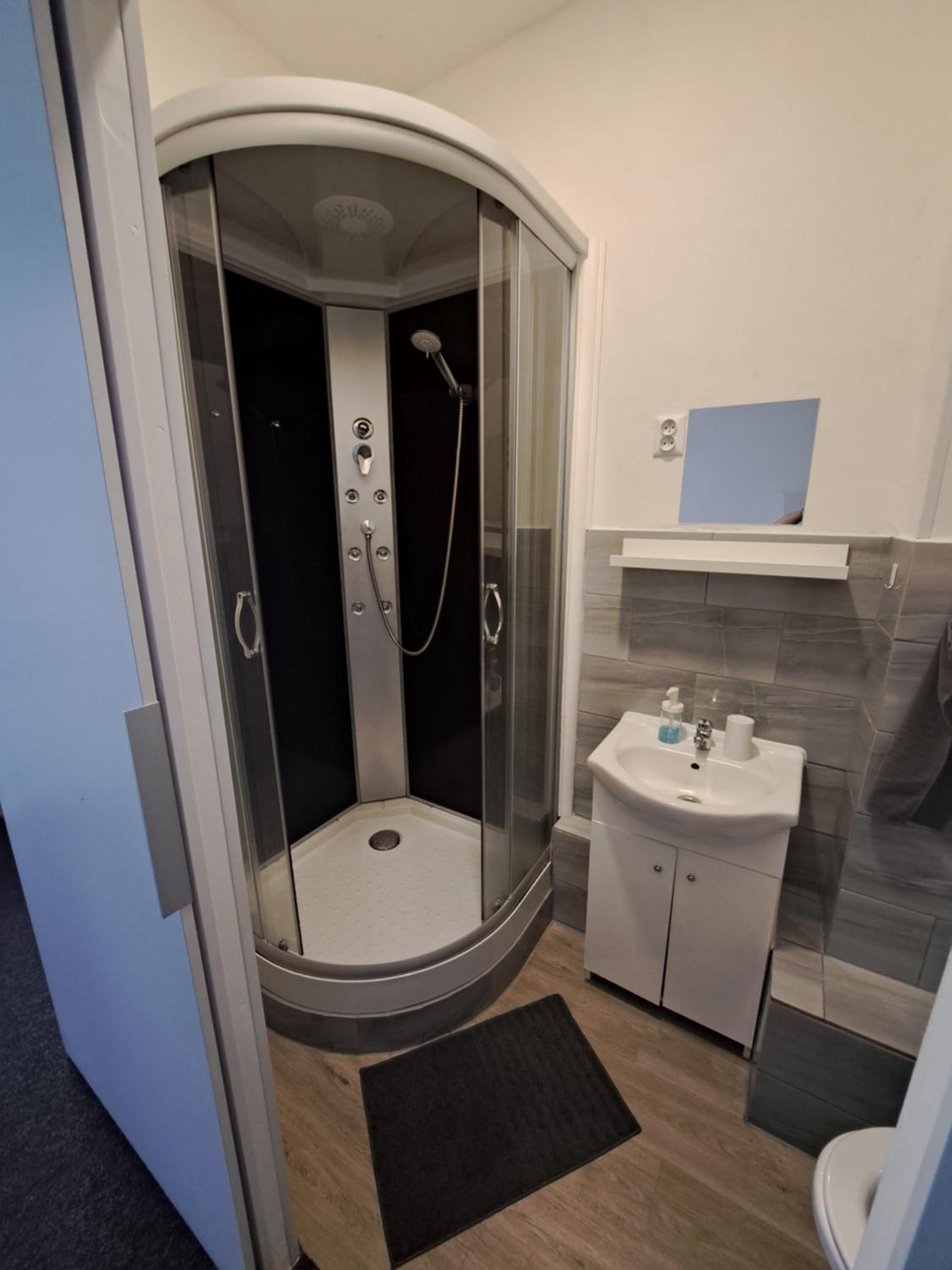 Double or Twin Room - Photo 11