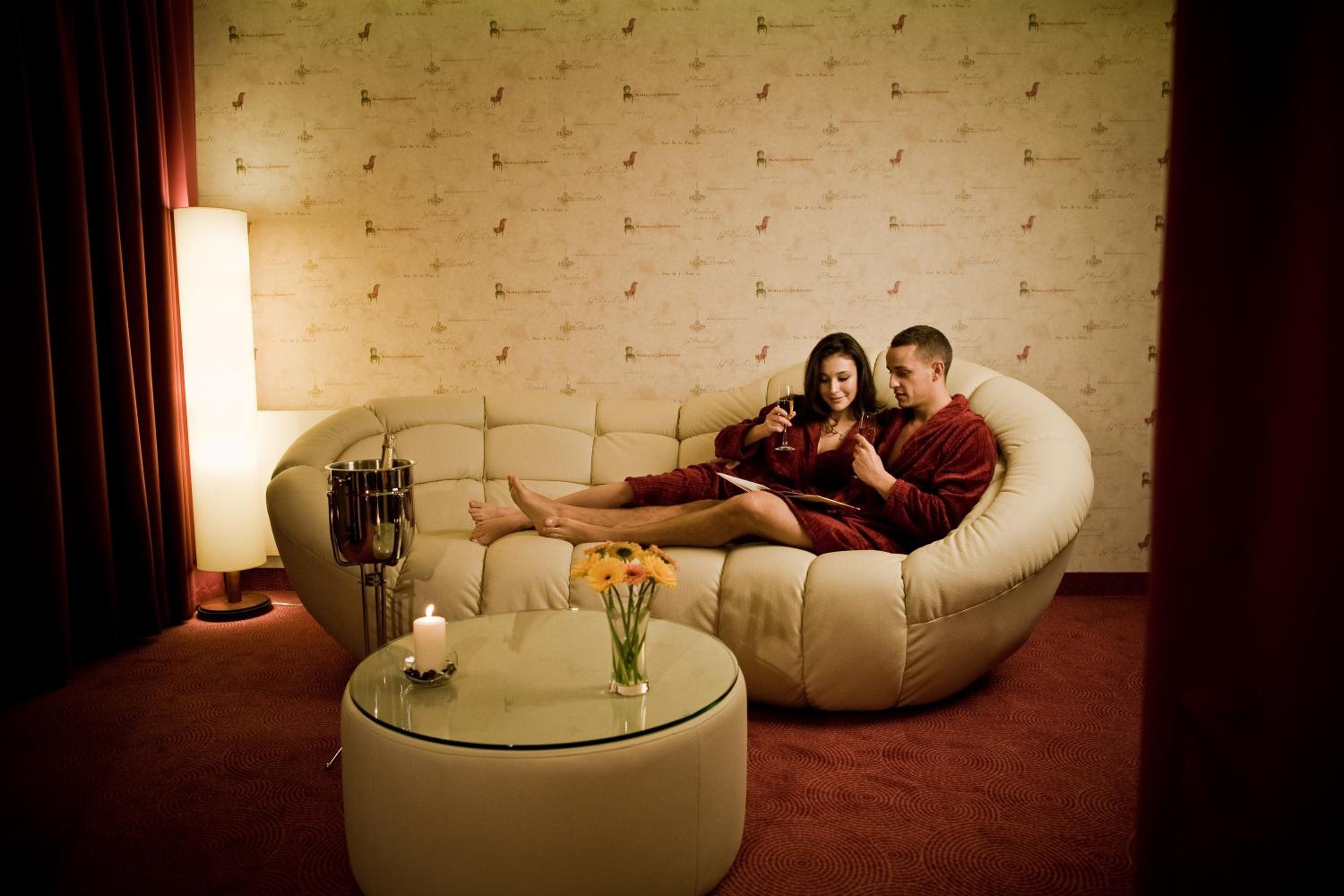 One-Bedroom Apartment with Jacuzzi - Photo 2