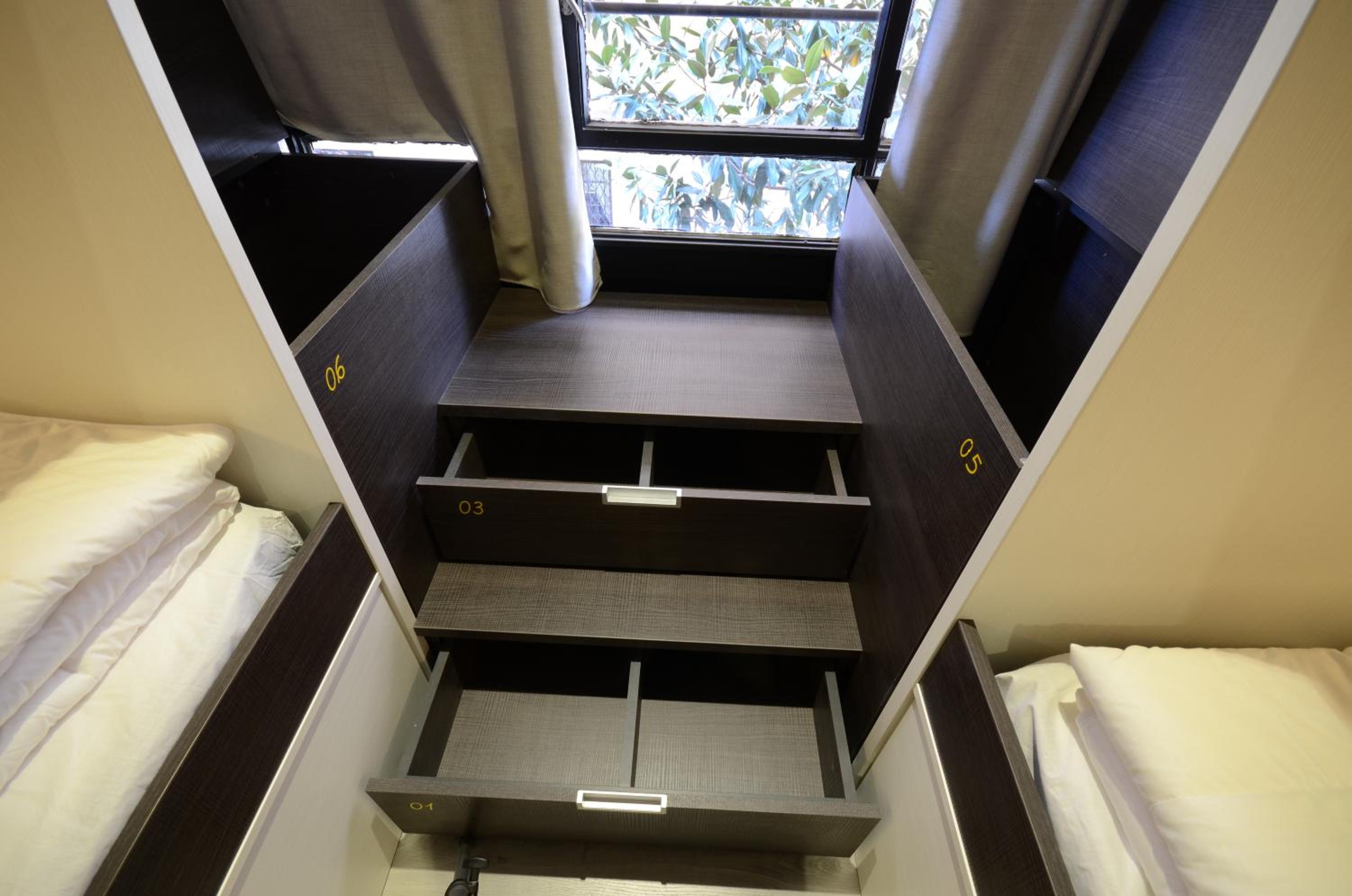 Room for 6 adults with Bathroom photo 3