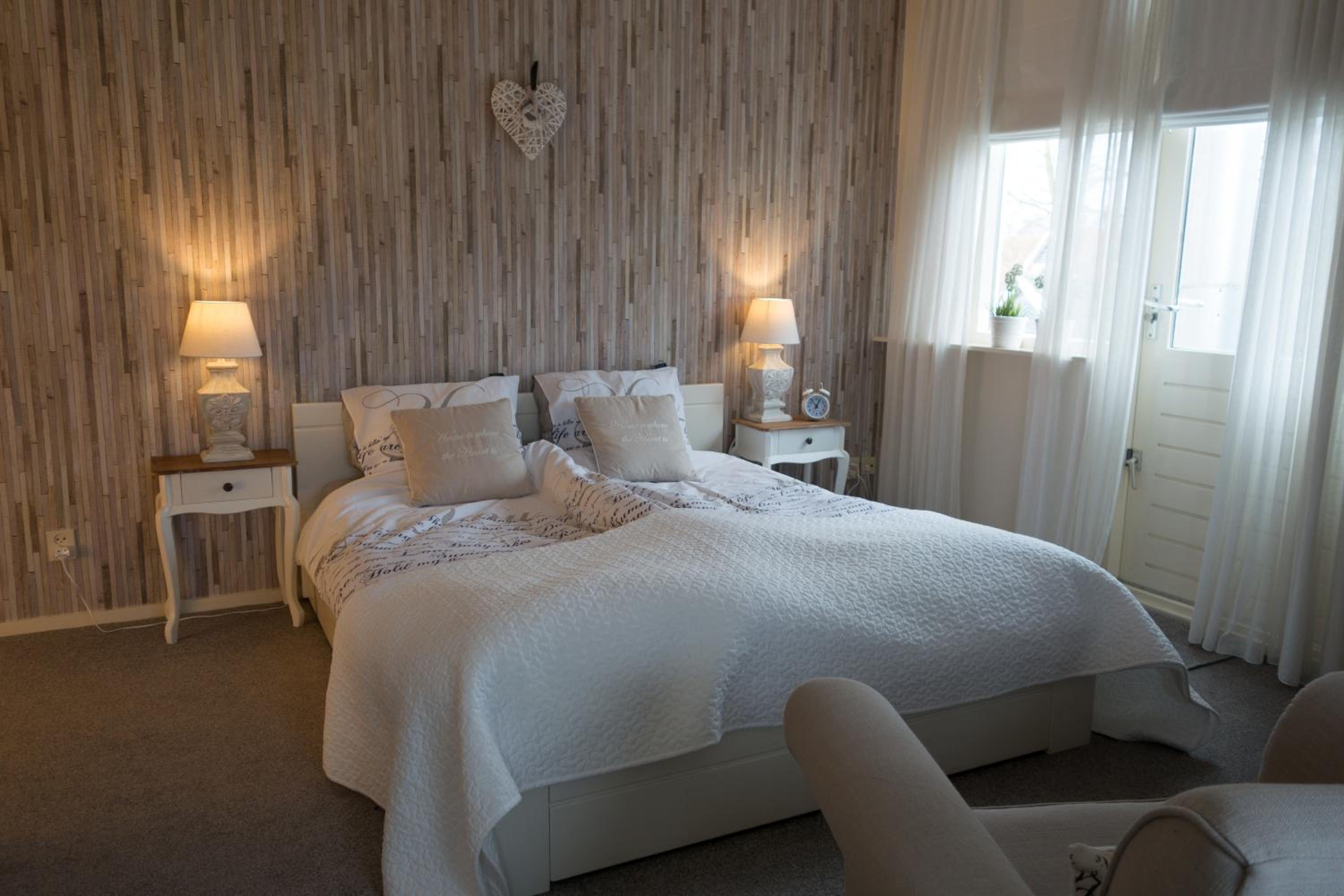 Double Room with Garden View - Photo 3