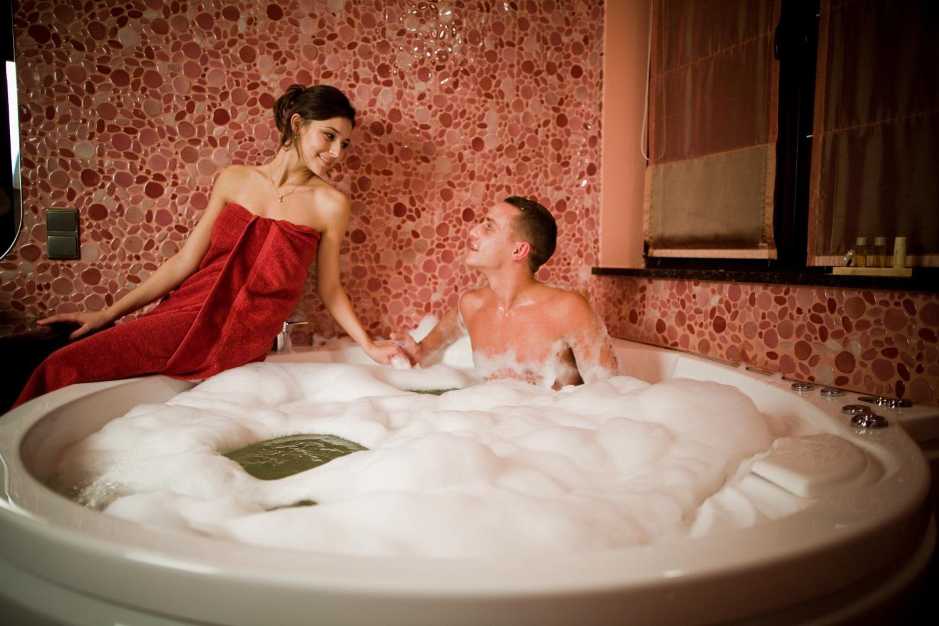 One-Bedroom Apartment with Jacuzzi - Photo 5