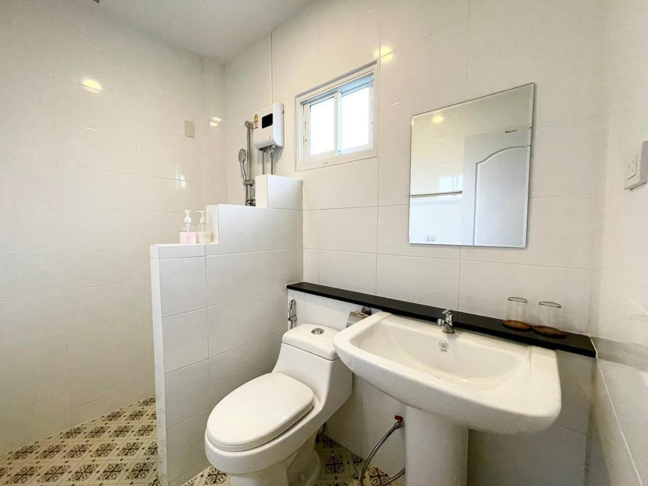 Standard Twin Room - Photo 5
