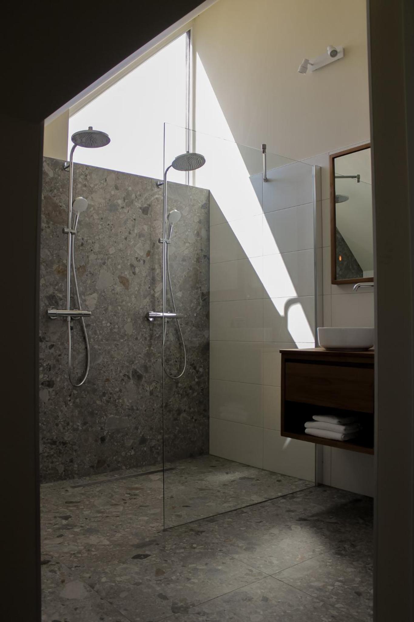 Deluxe Double Room with Bath photo 3