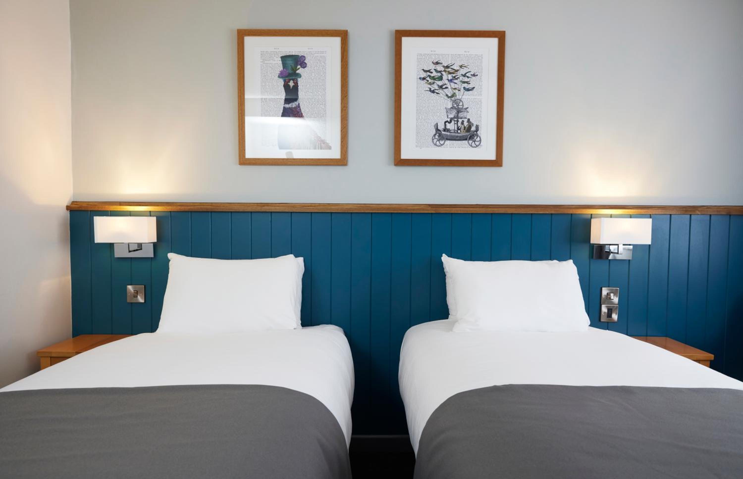 Twin Room - Photo 2