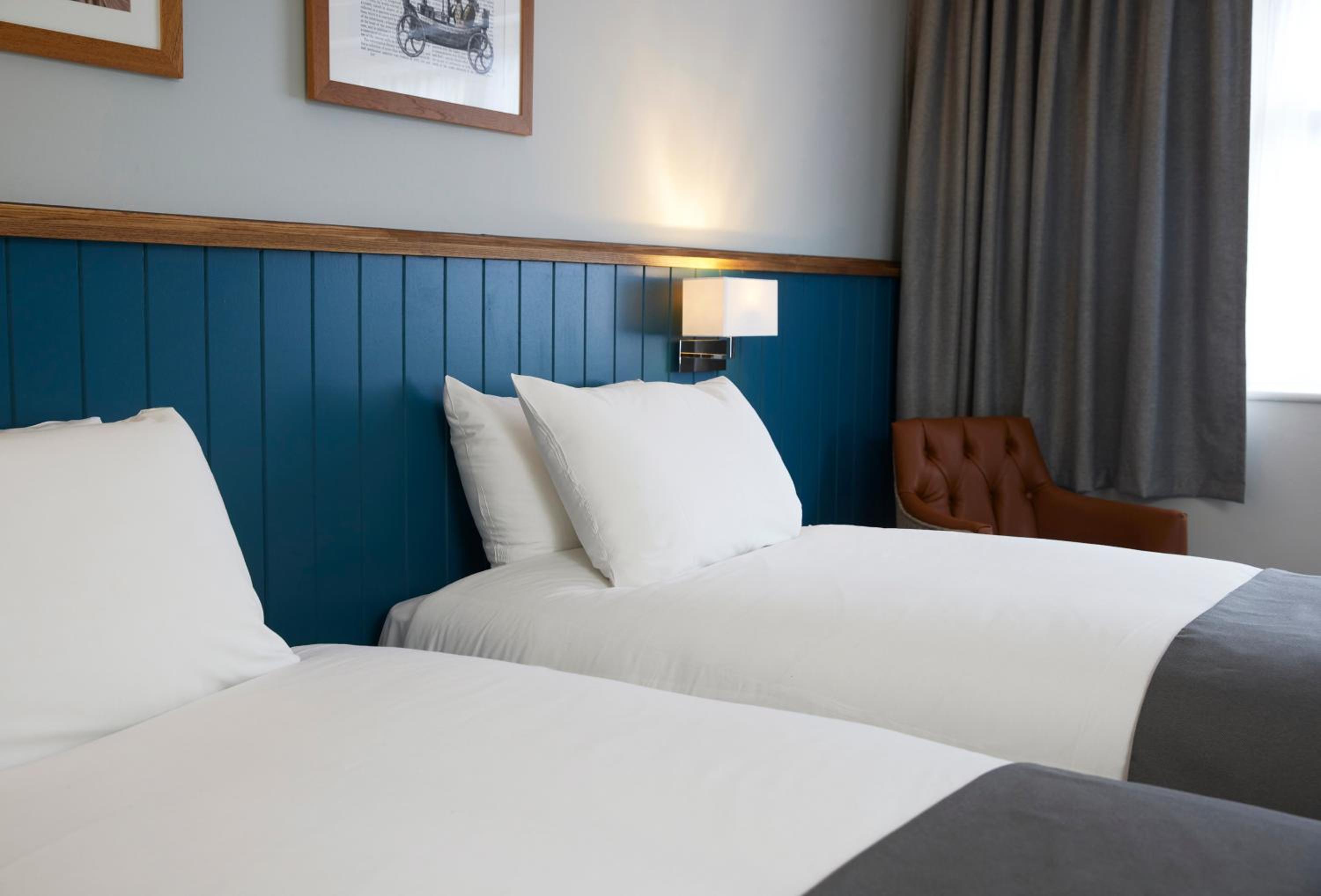 Twin Room - Photo 3