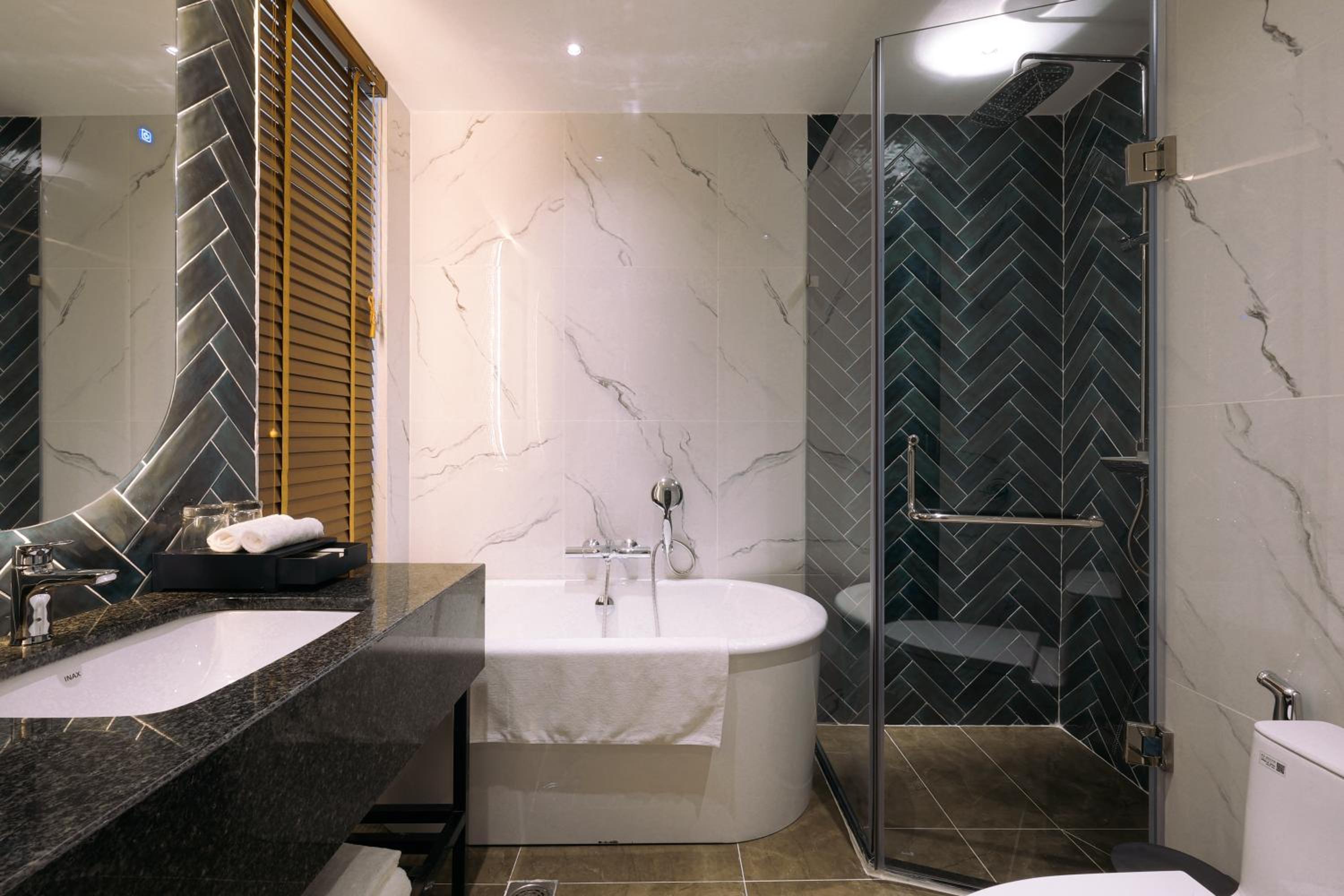 Deluxe Double Room + Free Shuttle Bus To City Center - Photo 2